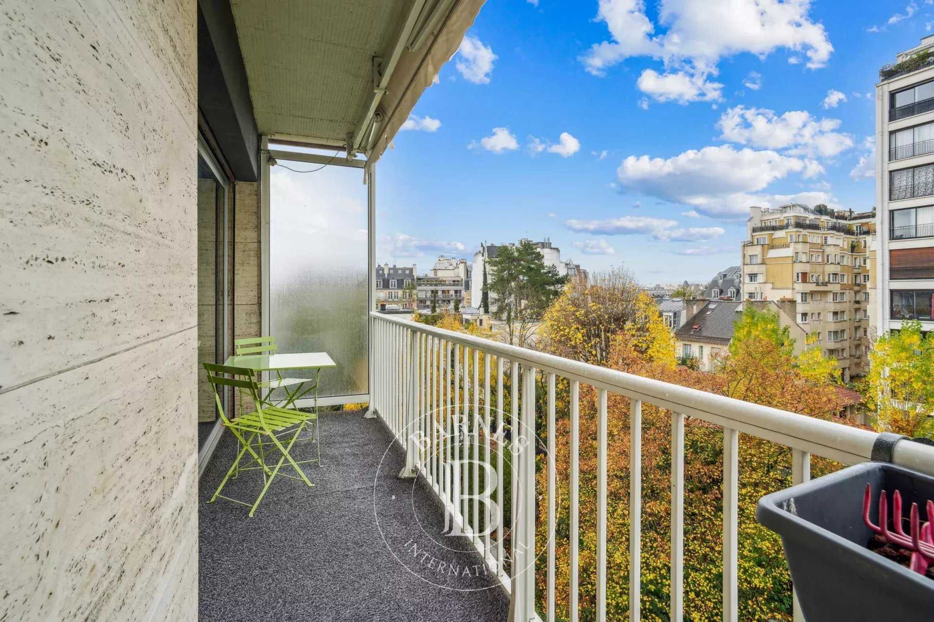 Paris  - Appartement 4 Pi&egrave;ces 2 Chambres