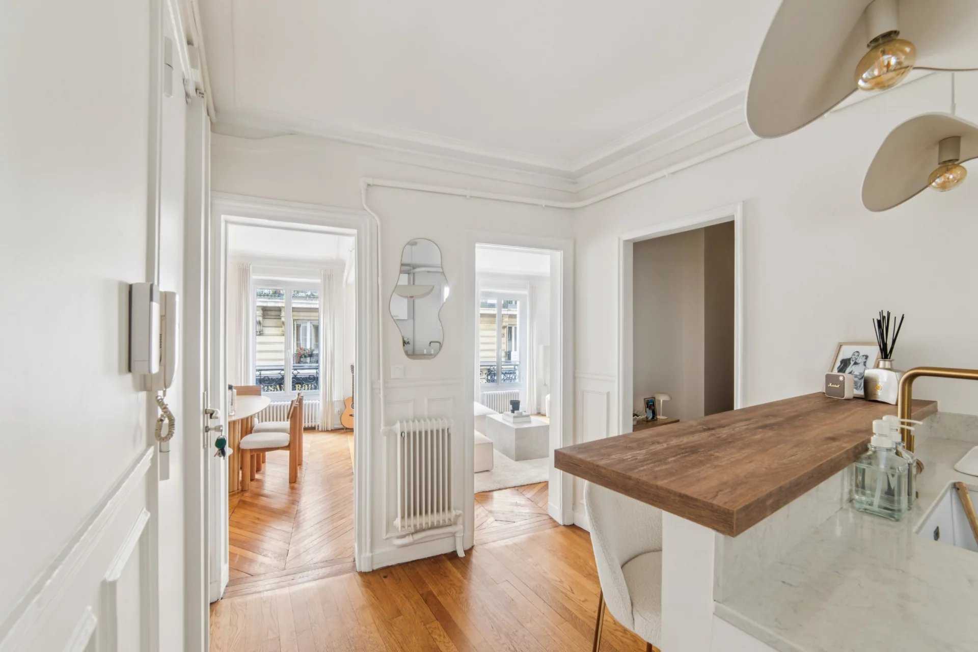 Paris  - Appartement 3 Pi&egrave;ces 2 Chambres