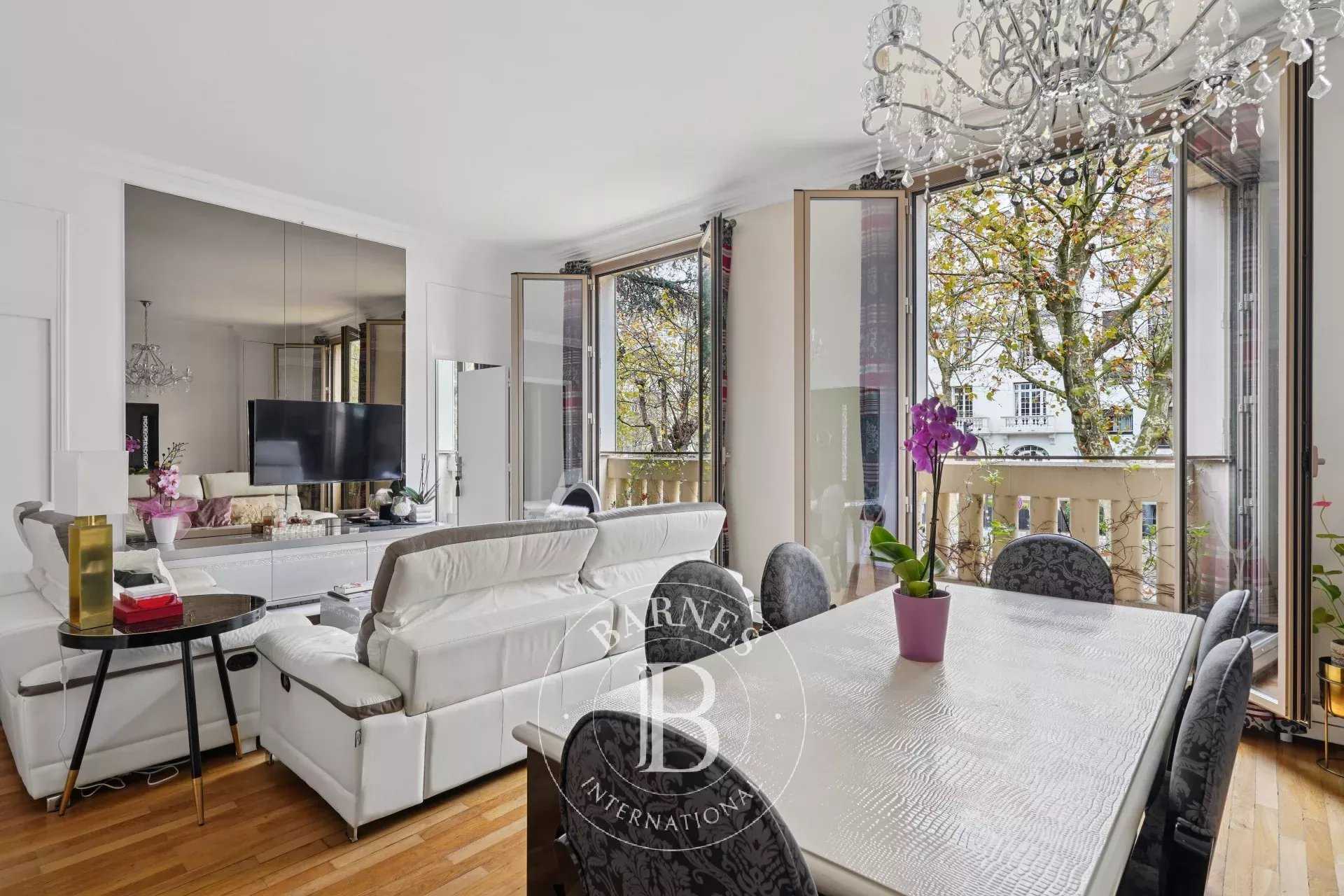 Paris  - Appartement 3 Pi&egrave;ces 2 Chambres