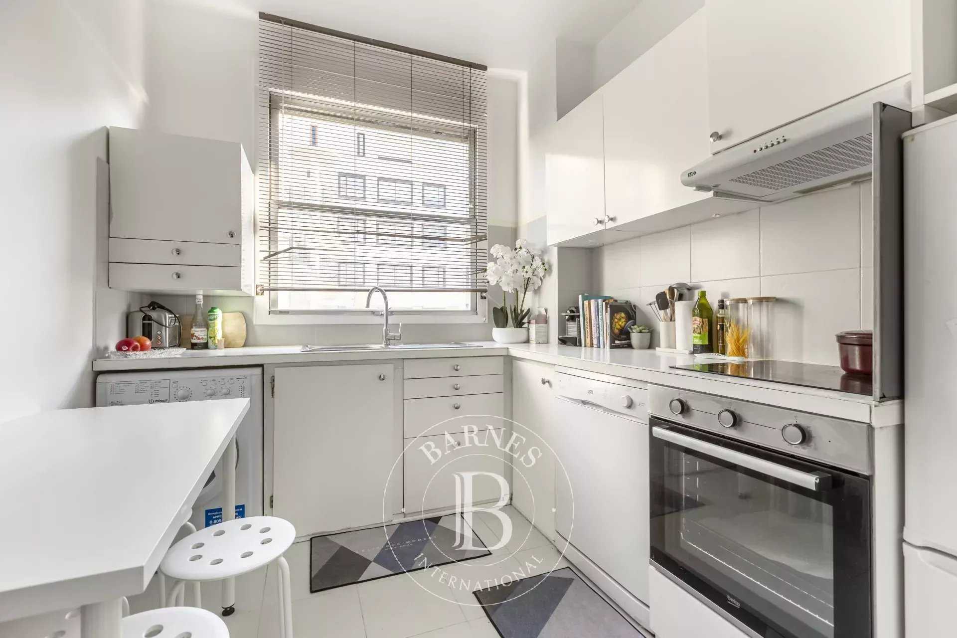 Paris  - Appartement 2 Pièces, 1 Chambre