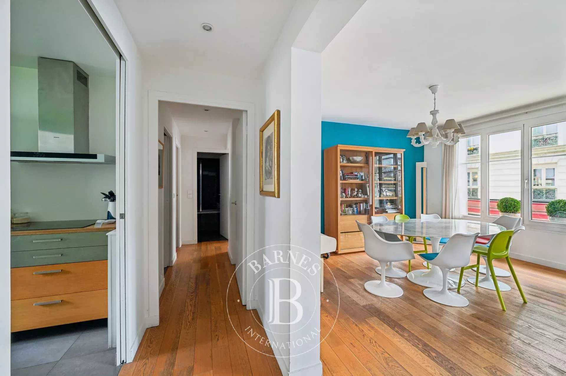 Paris  - Appartement 3 Pi&egrave;ces 2 Chambres