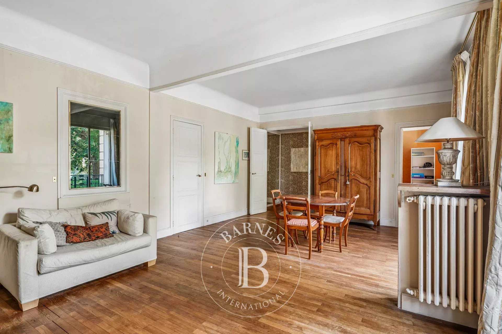 Paris  - Appartement 4 Pi&egrave;ces 2 Chambres