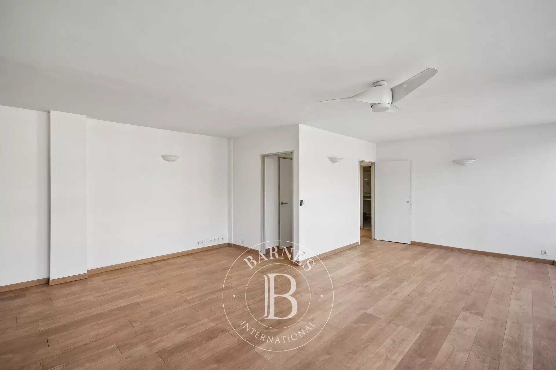 Paris  - Appartement 3 Pi&egrave;ces, 1 Chambre