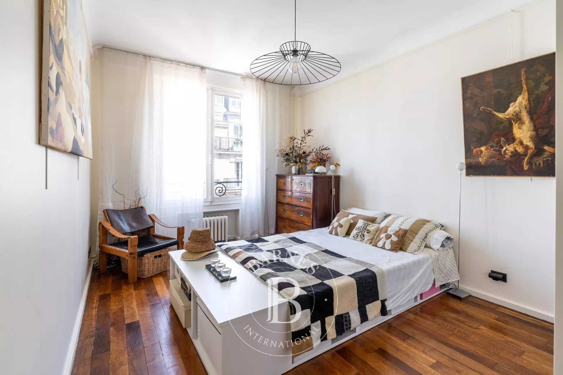 Paris  - Appartement 3 Pièces 2 Chambres
