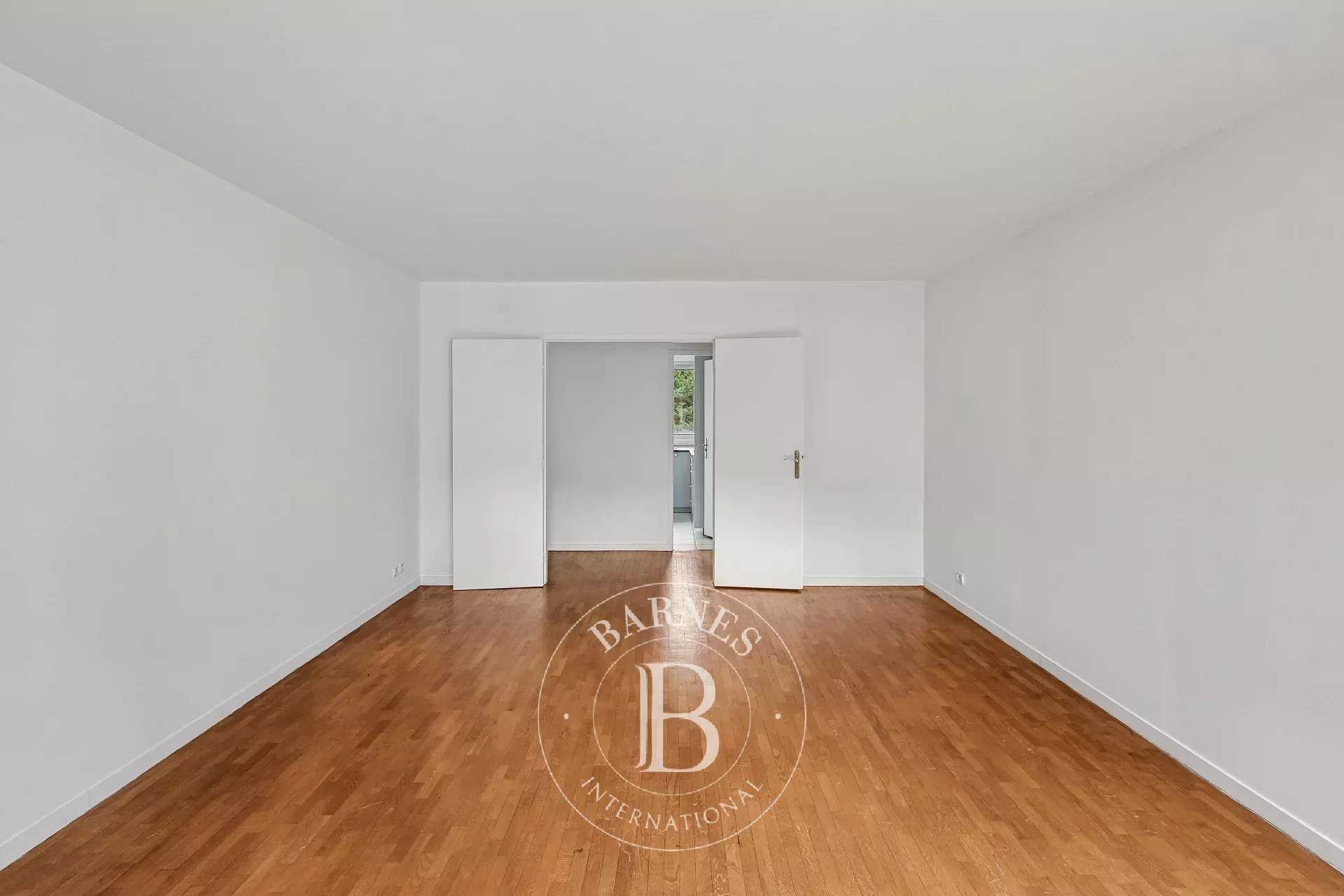 Paris  - Appartement 4 Pi&egrave;ces 2 Chambres