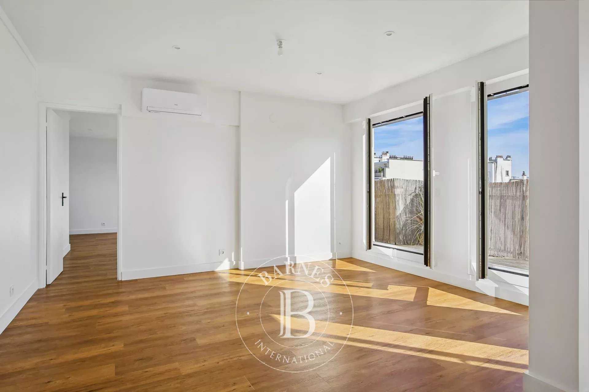 Paris  - Appartement 3 Pi&egrave;ces 2 Chambres