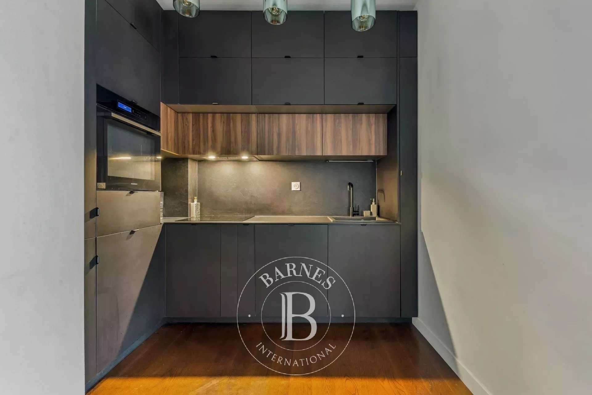 Paris  - Appartement 3 Pi&egrave;ces 2 Chambres