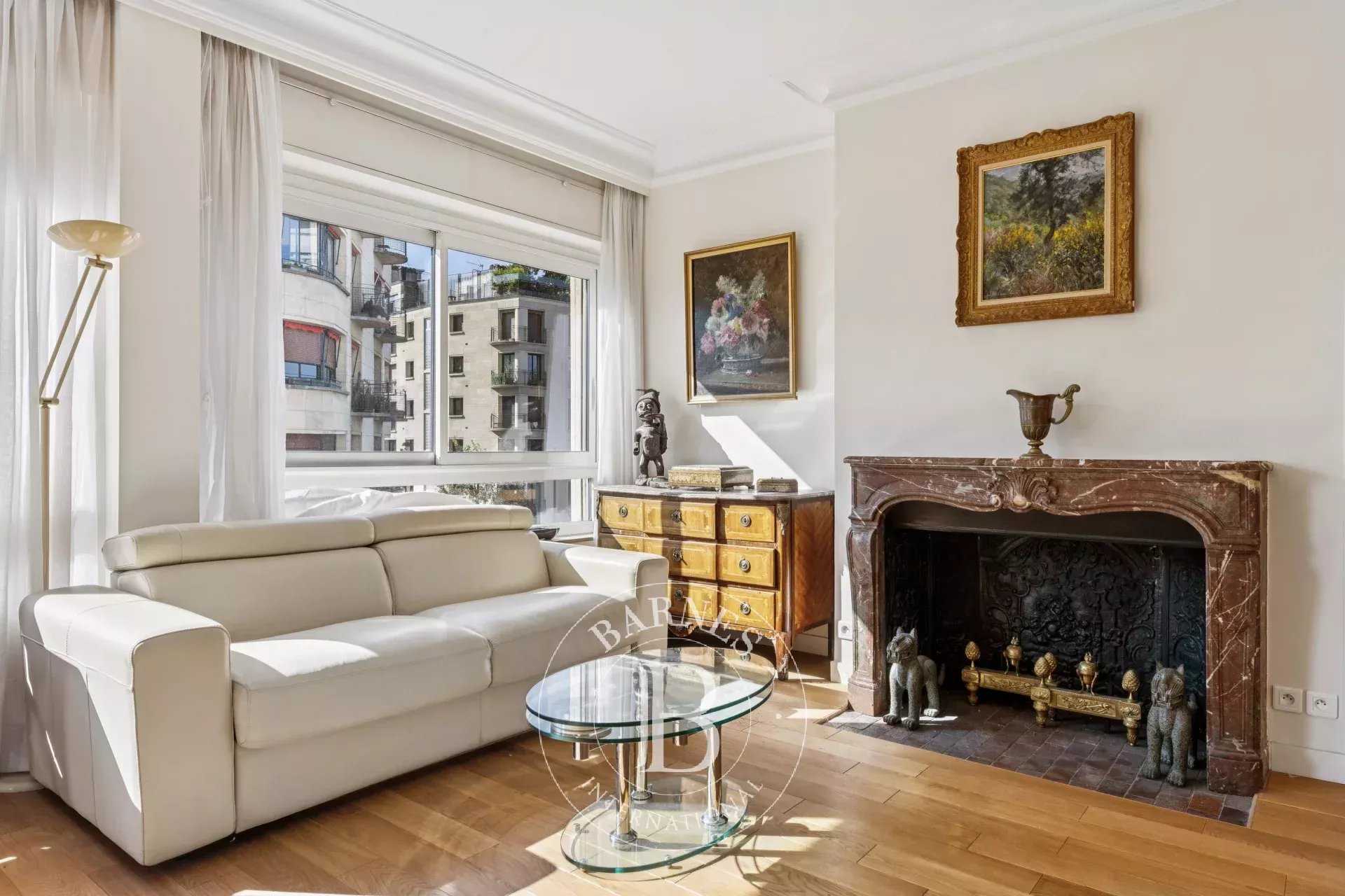Paris  - Appartement 3 Pièces 2 Chambres