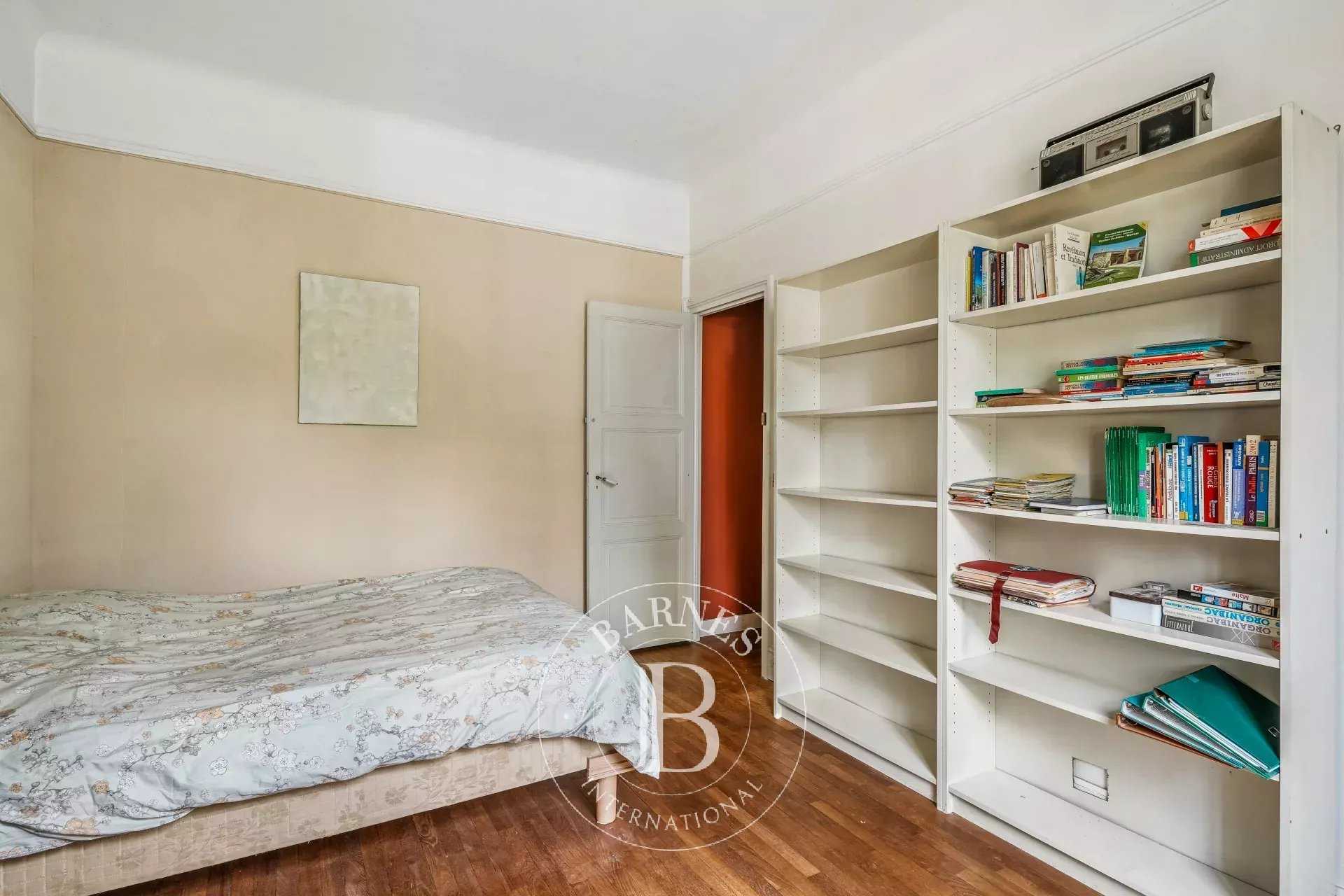 Paris  - Appartement 4 Pi&egrave;ces 2 Chambres