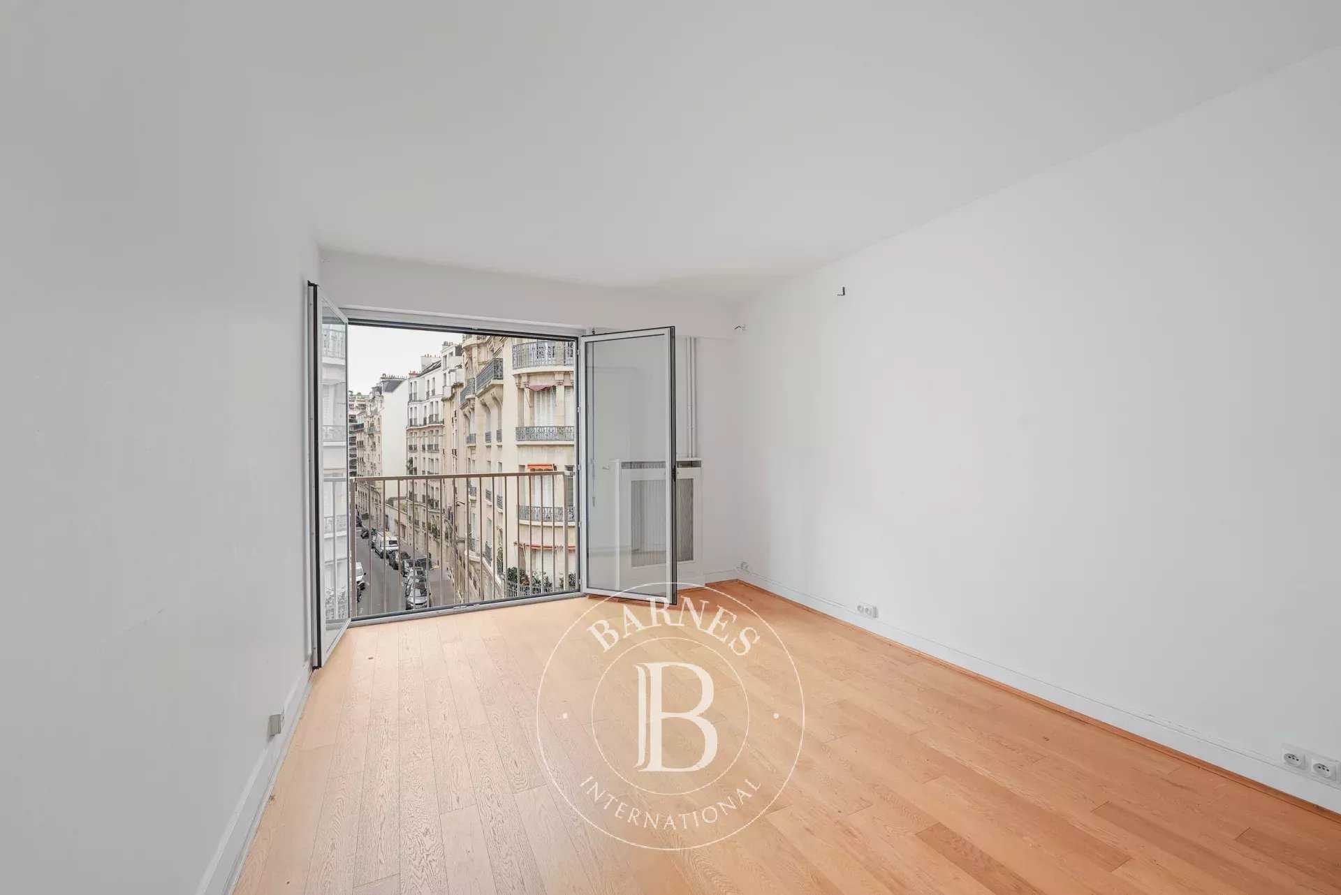 Paris  - Appartement 3 Pièces 2 Chambres