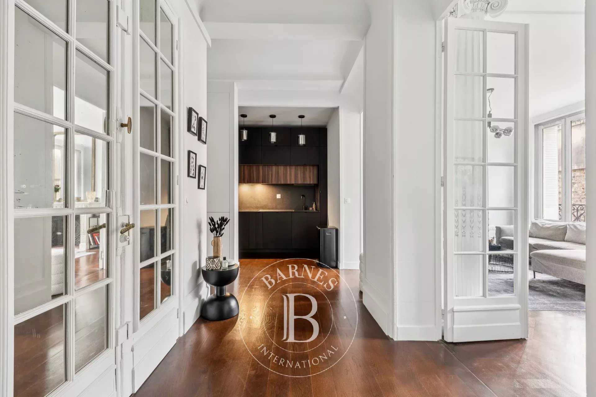 Paris  - Appartement 3 Pi&egrave;ces 2 Chambres