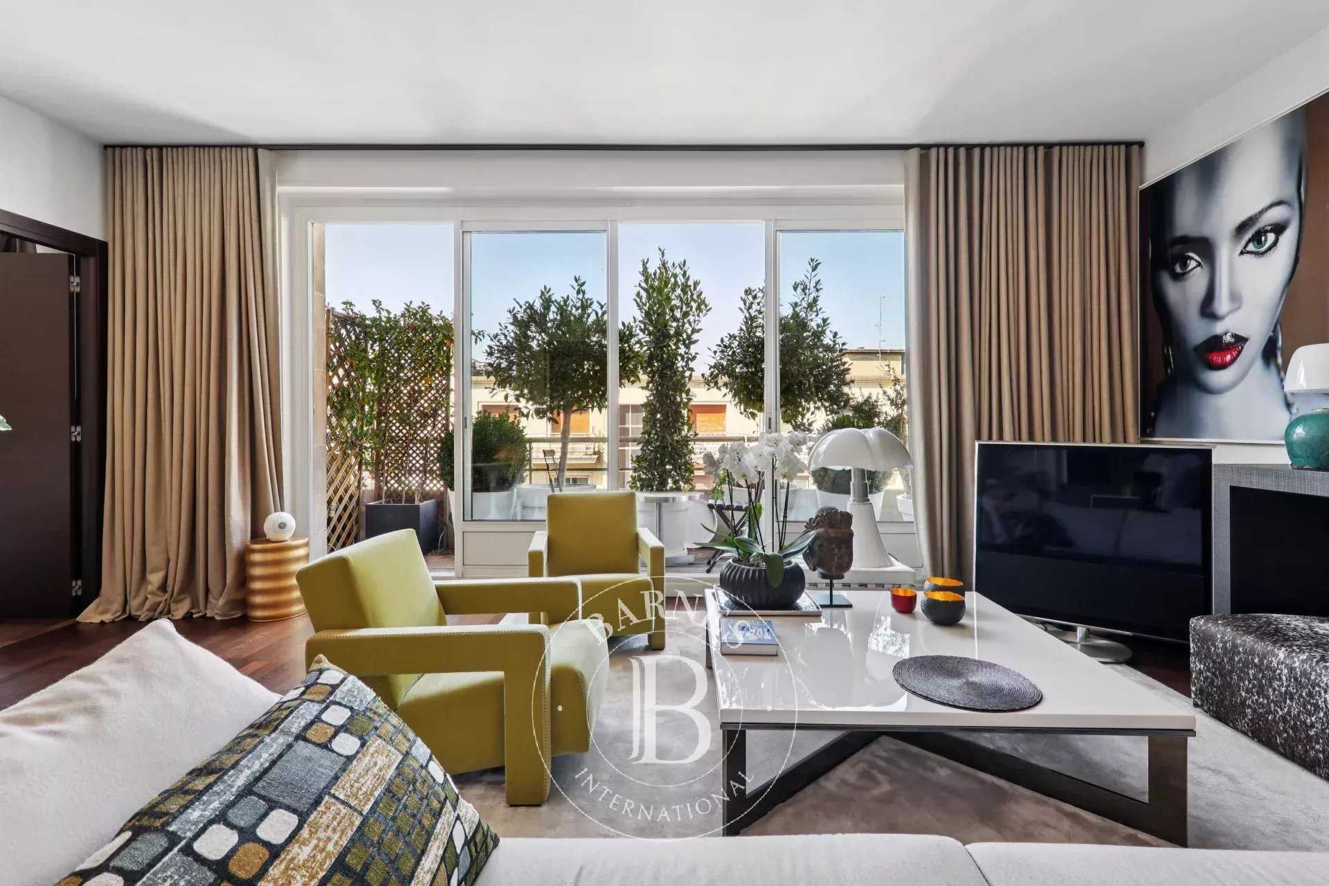 Paris  - Appartement 3 Pi&egrave;ces 2 Chambres