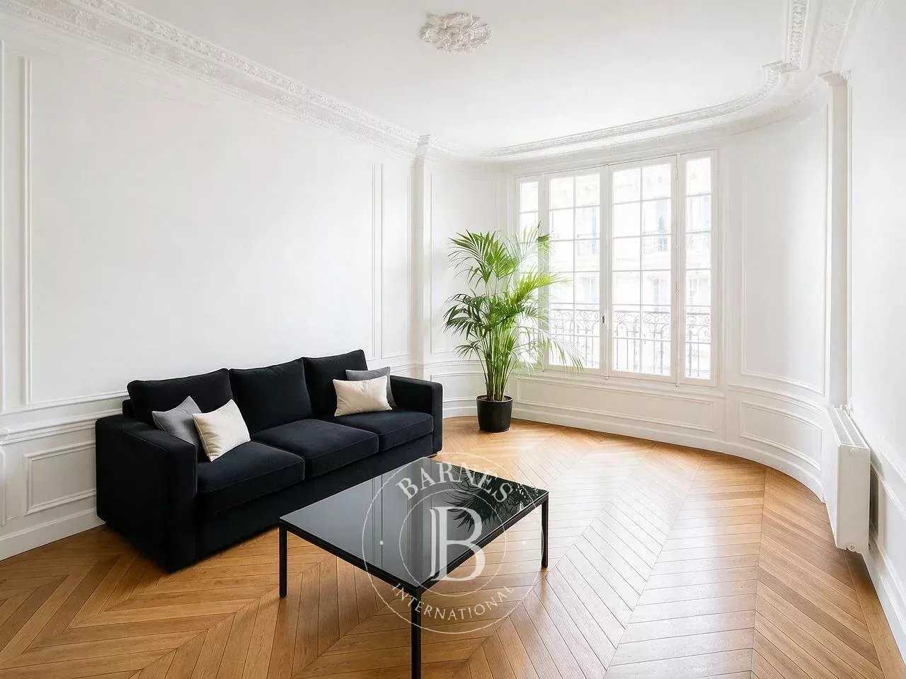 Paris  - Appartement 4 Pi&egrave;ces 2 Chambres