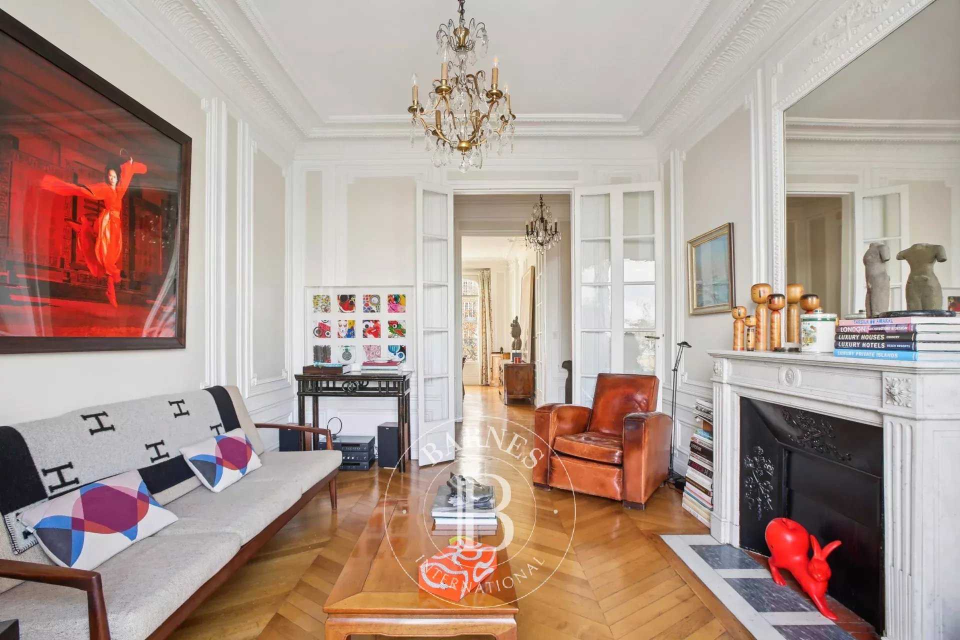 Paris  - Appartement 4 Pi&egrave;ces 2 Chambres