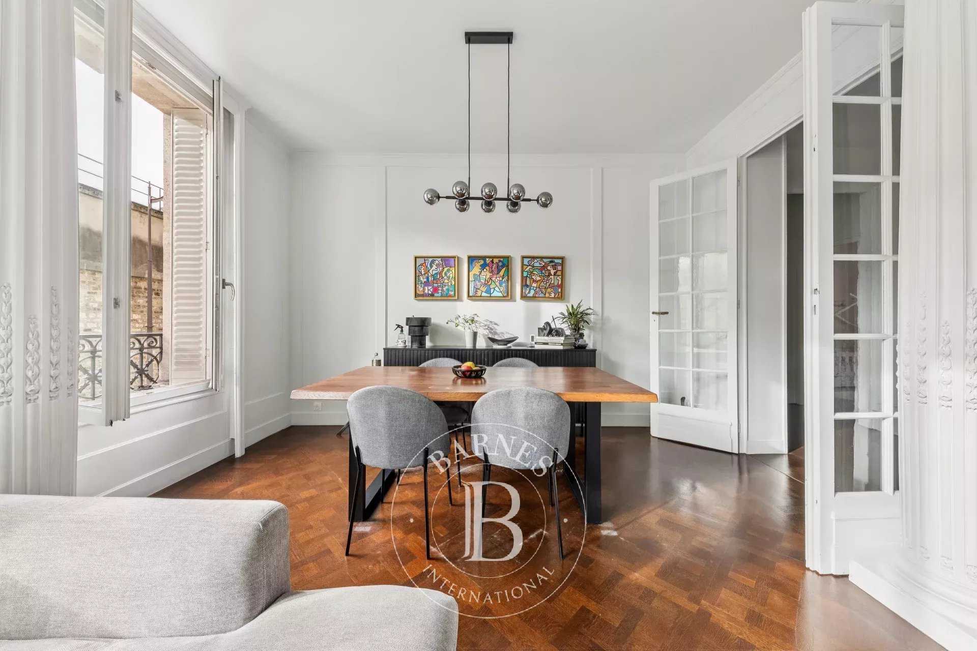 Paris  - Appartement 3 Pi&egrave;ces 2 Chambres