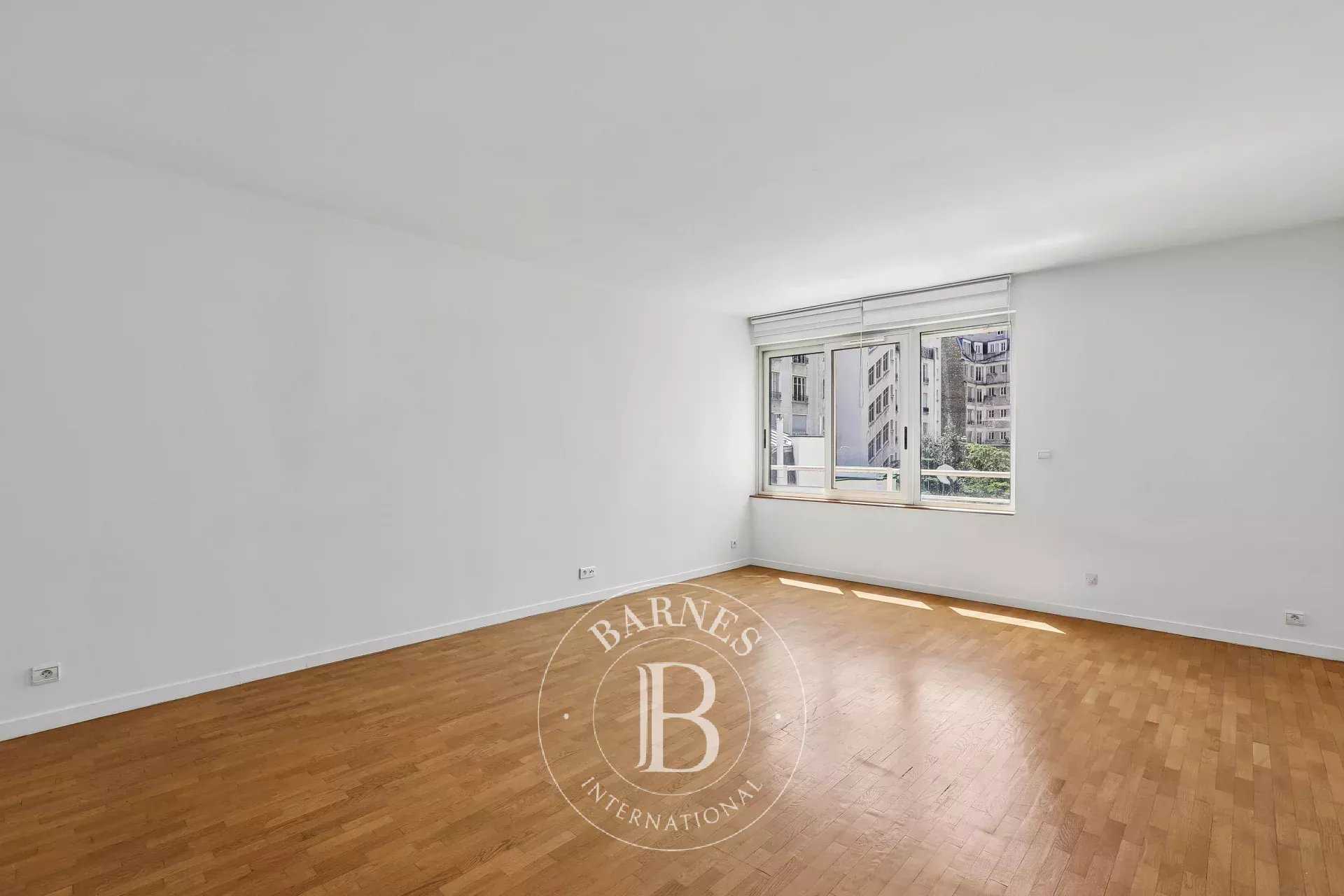 Paris  - Appartement 4 Pi&egrave;ces 2 Chambres