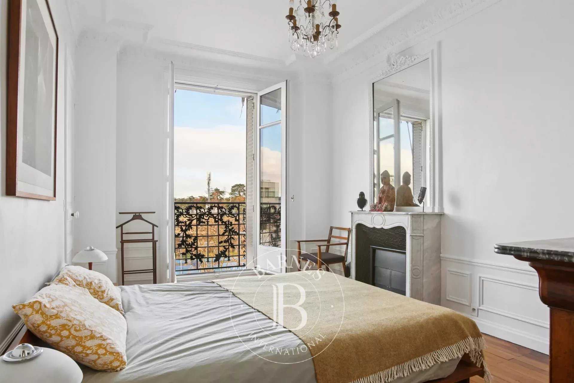 Paris  - Appartement 4 Pi&egrave;ces 2 Chambres