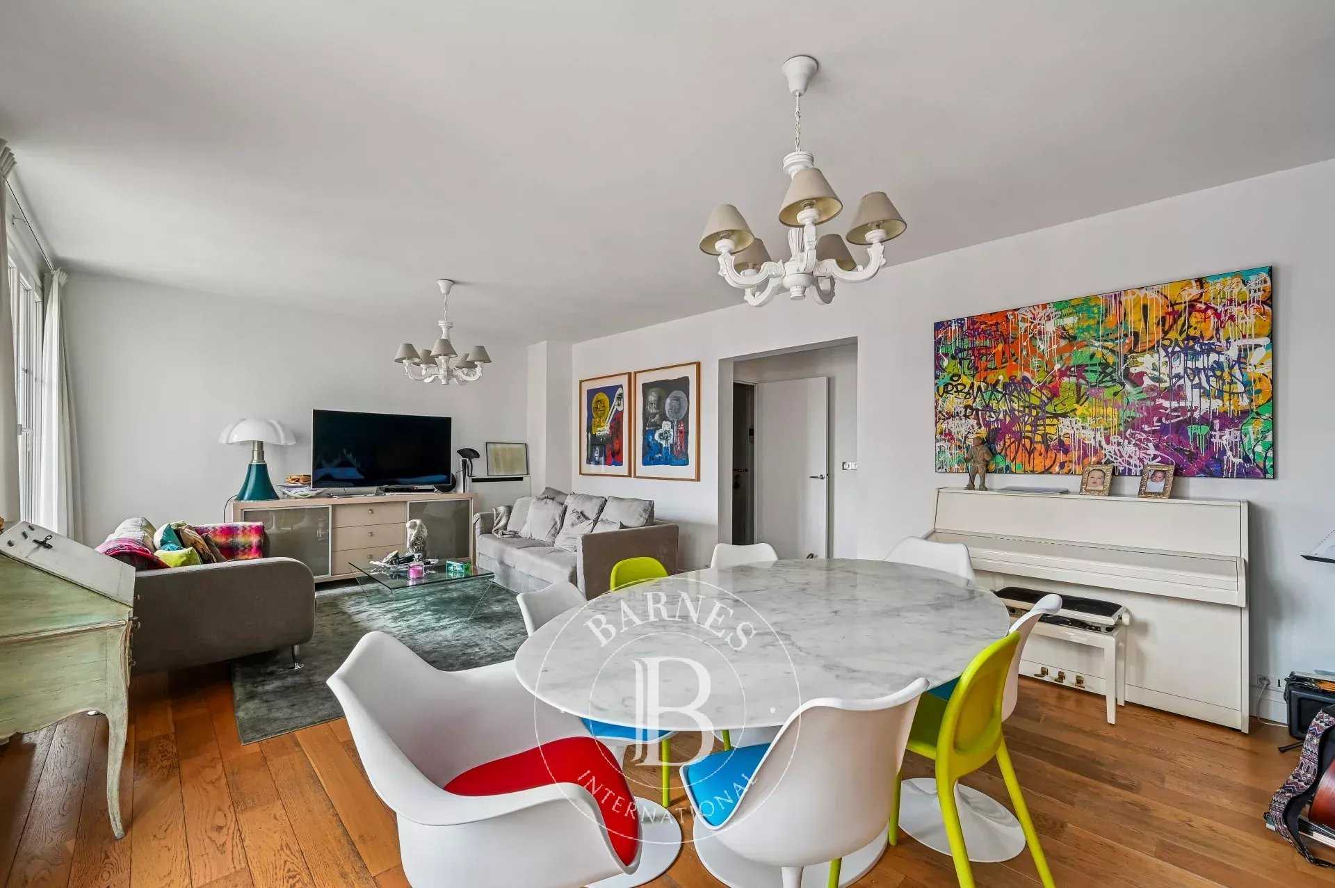 Paris  - Appartement 3 Pi&egrave;ces 2 Chambres