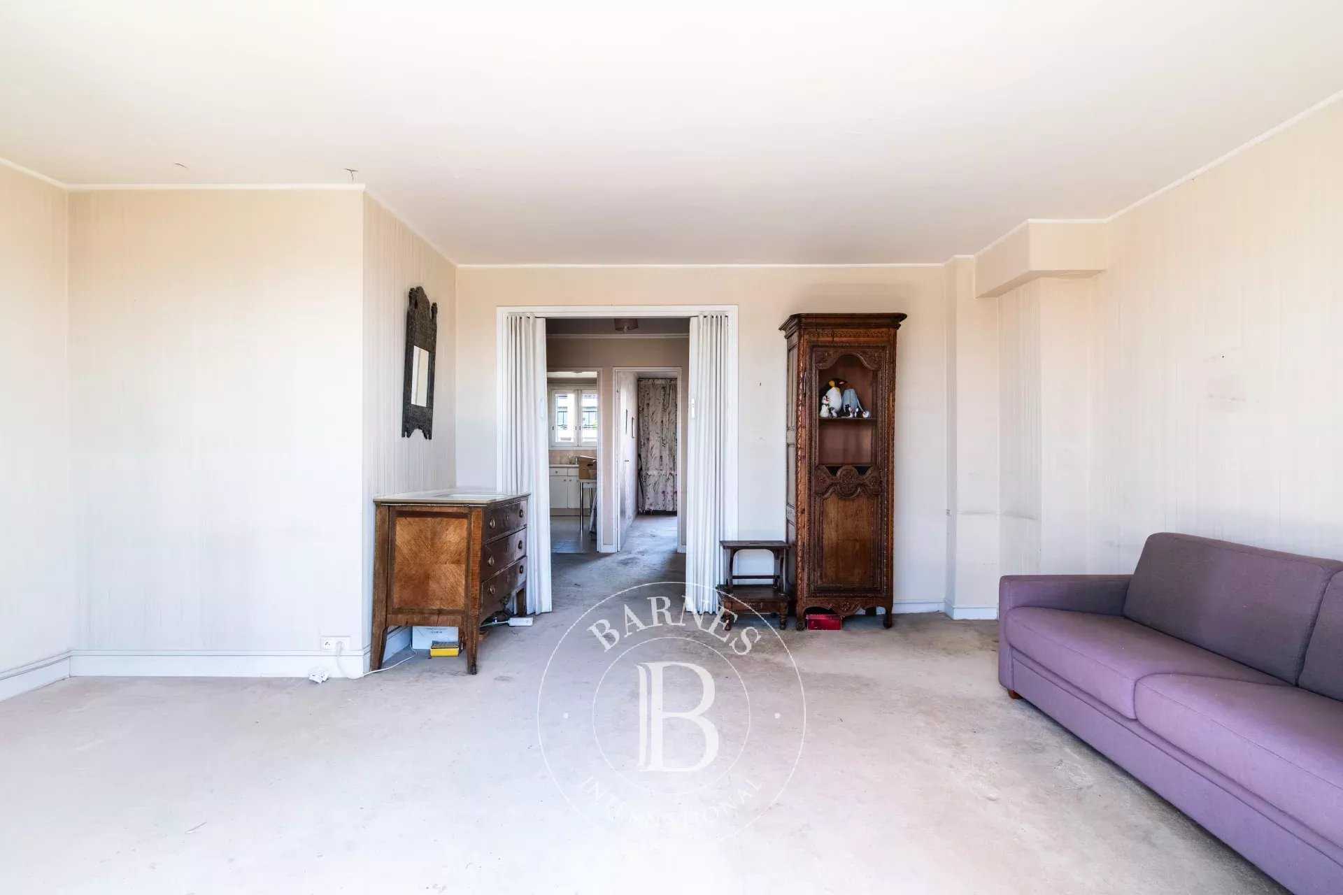 Paris  - Appartement 2 Pièces, 1 Chambre
