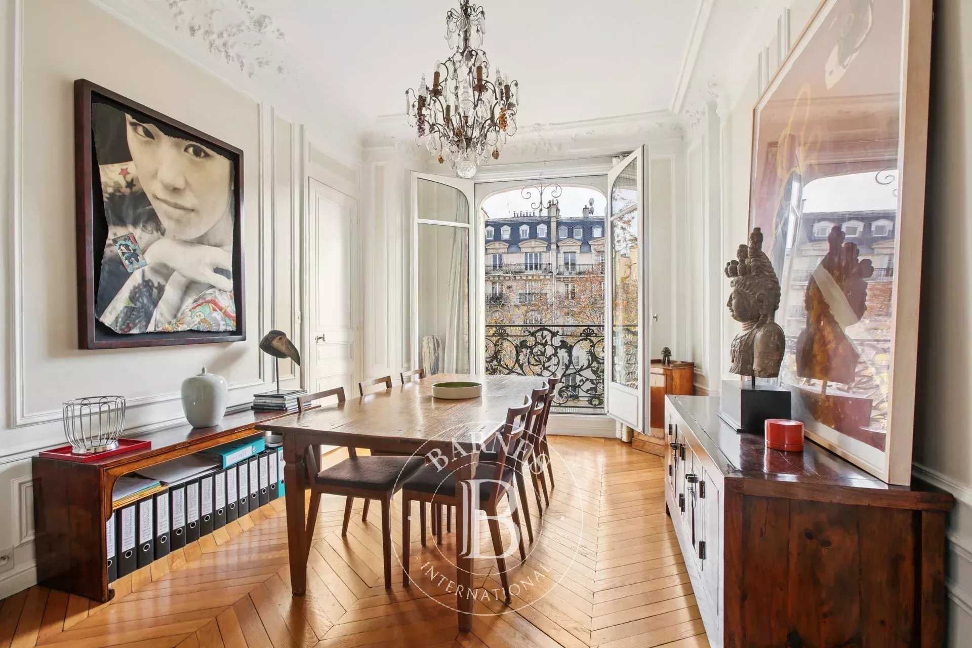 Paris  - Appartement 4 Pi&egrave;ces 2 Chambres