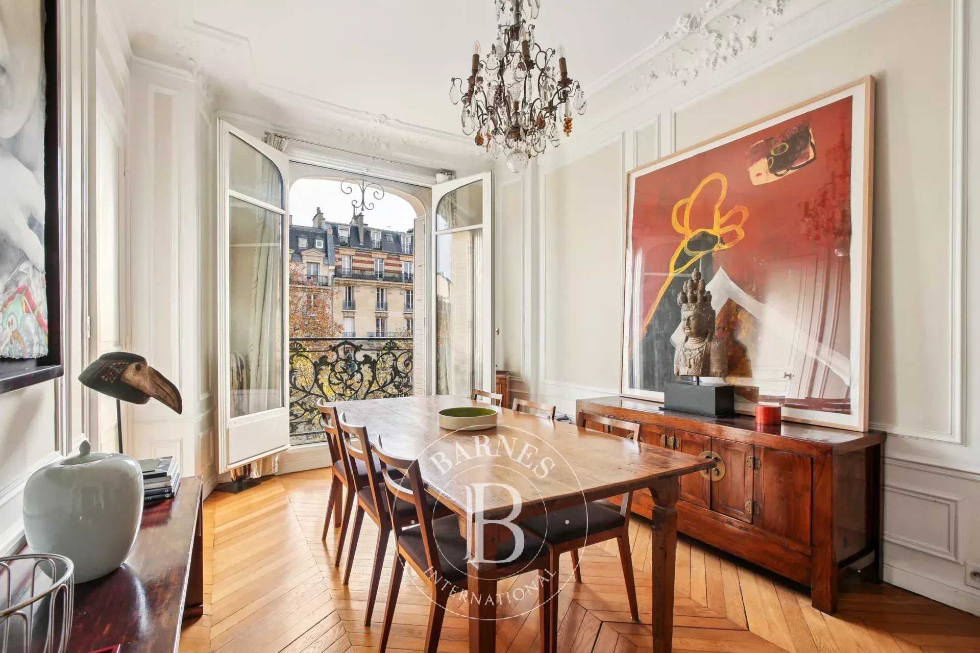 Paris  - Appartement 4 Pi&egrave;ces 2 Chambres