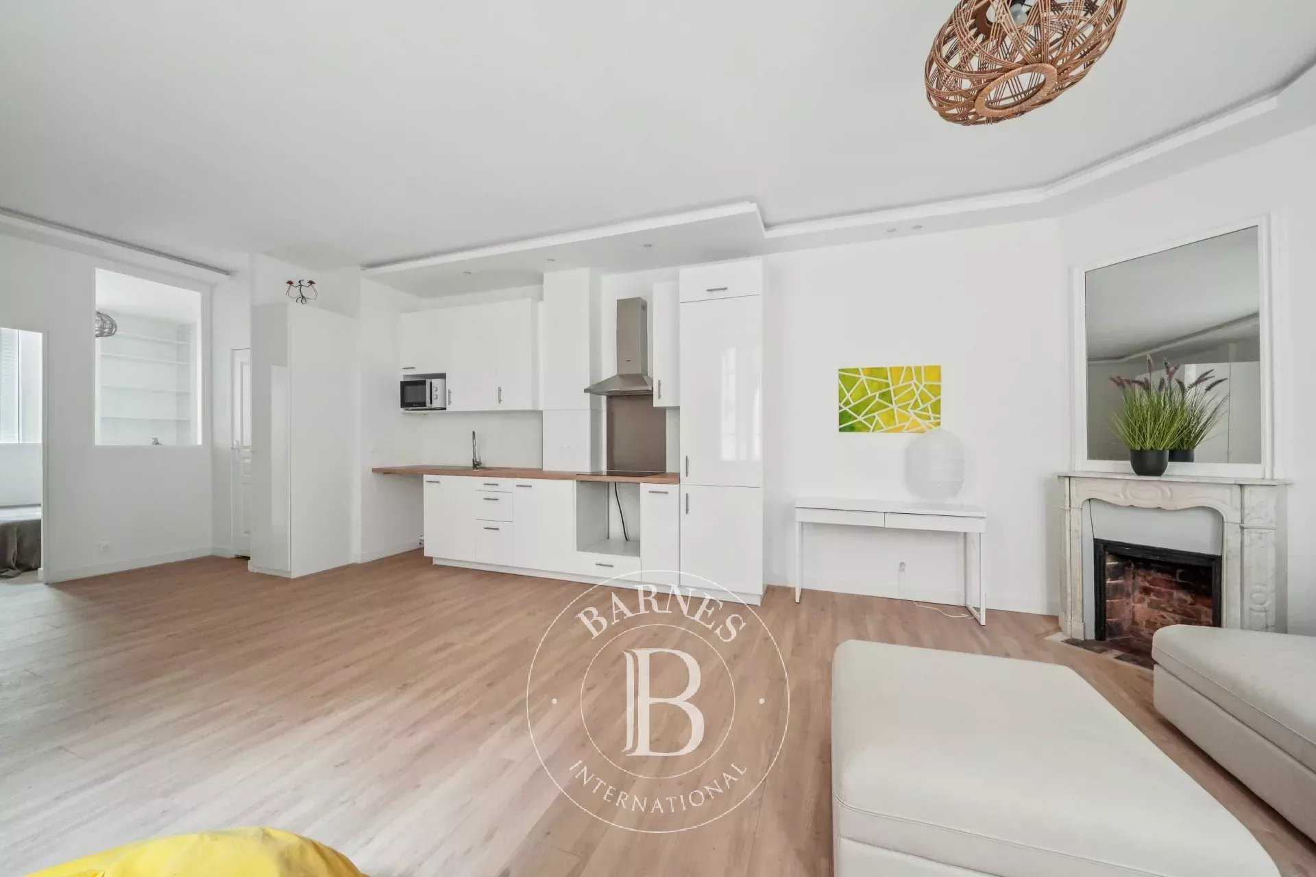 Paris  - Appartement 2 Pièces, 1 Chambre