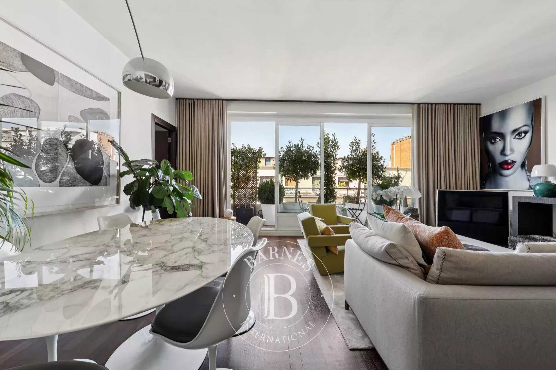 Paris  - Appartement 3 Pi&egrave;ces 2 Chambres