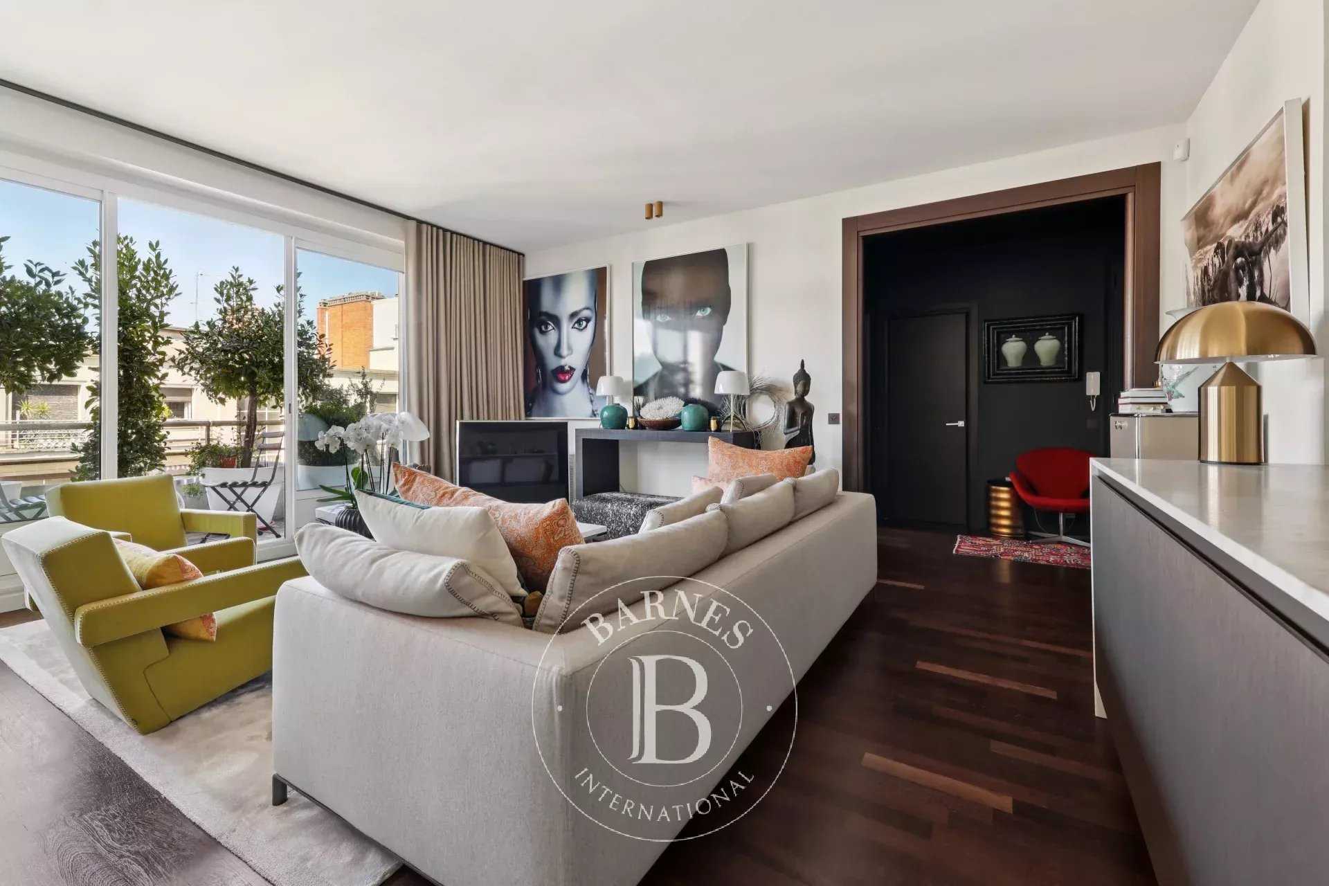 Paris  - Appartement 3 Pi&egrave;ces 2 Chambres