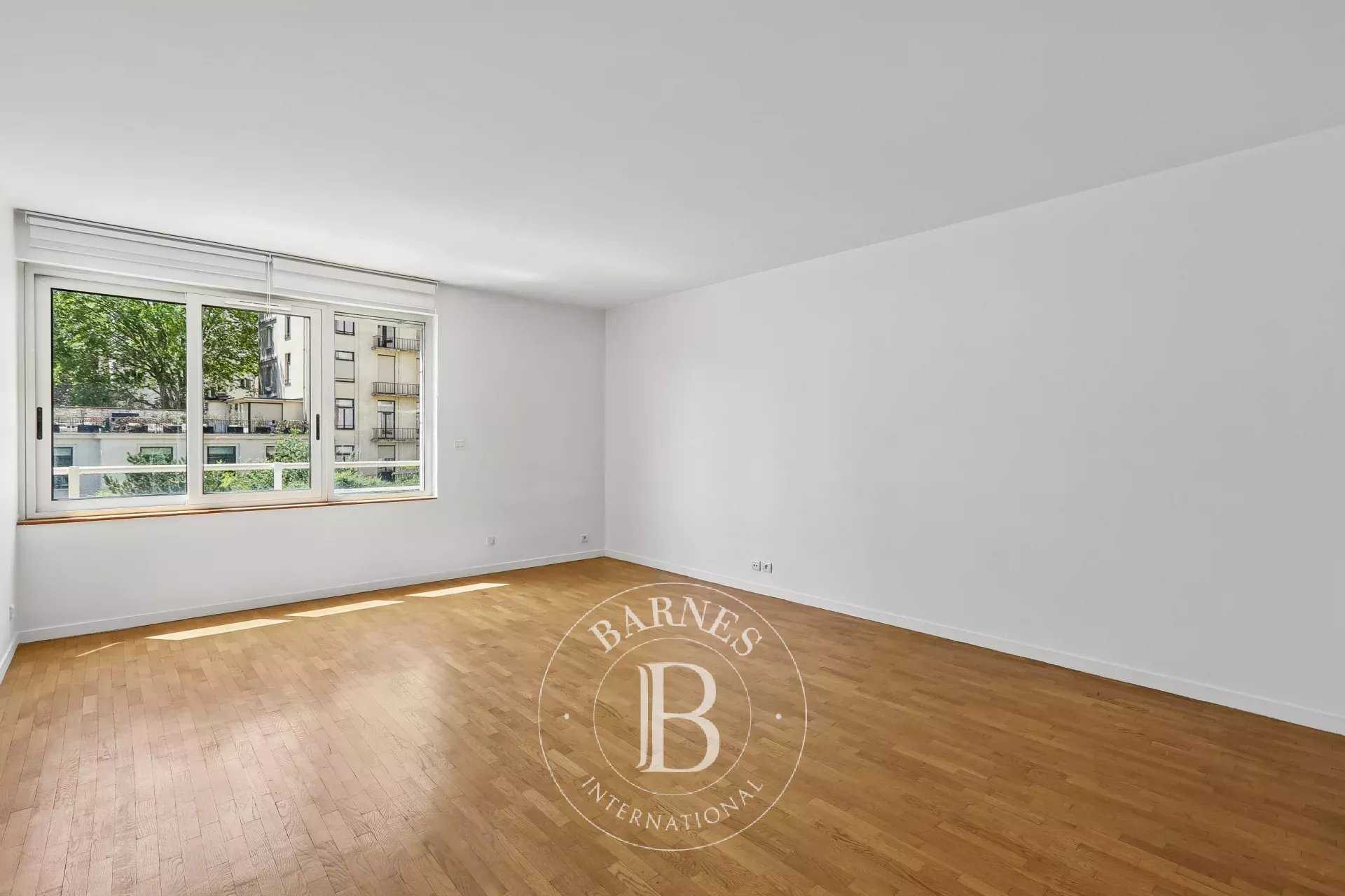 Paris  - Appartement 4 Pi&egrave;ces 2 Chambres