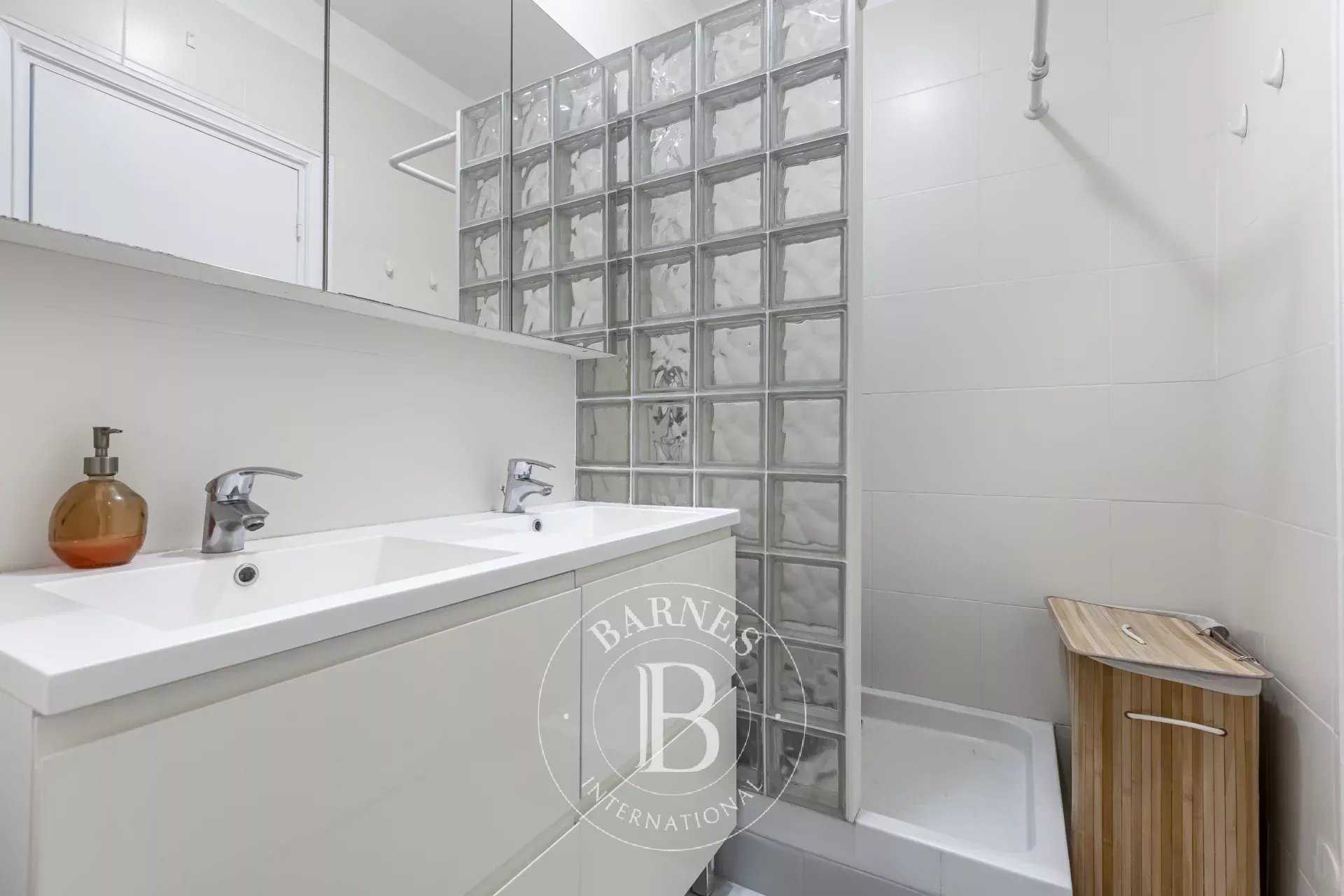 Paris  - Appartement 2 Pièces, 1 Chambre
