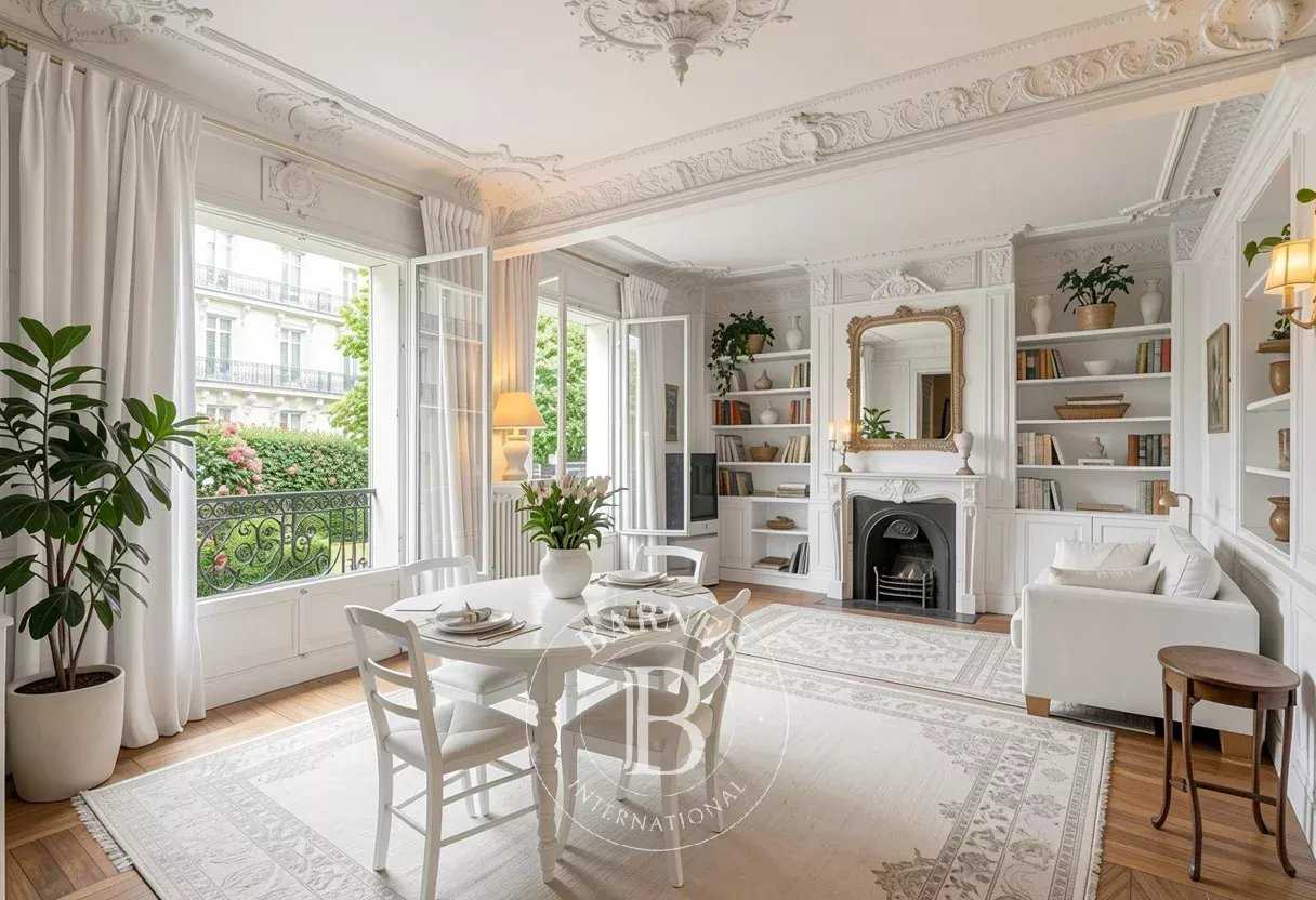 Paris  - Appartement 4 Pi&egrave;ces 2 Chambres