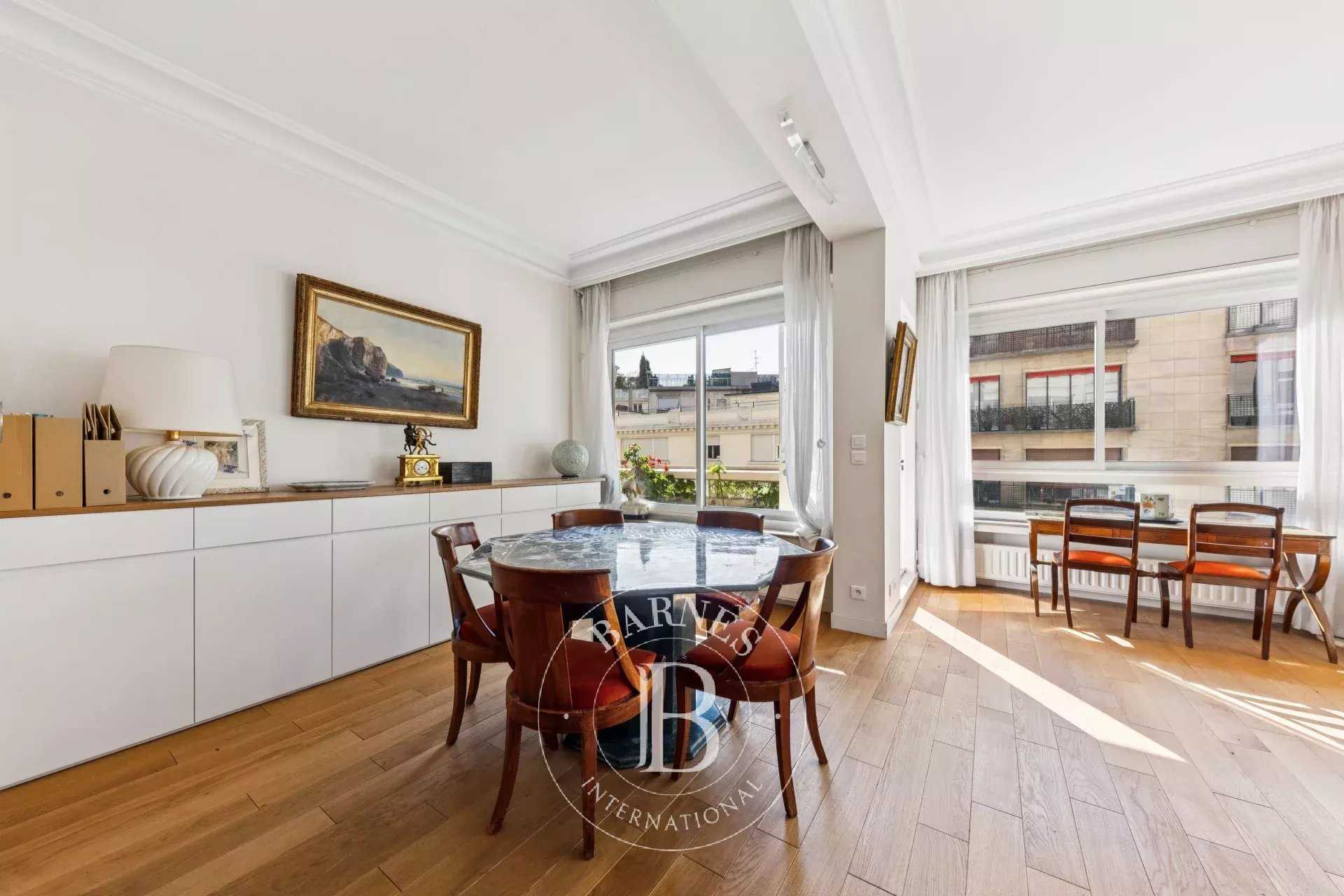 Paris  - Appartement 3 Pièces 2 Chambres