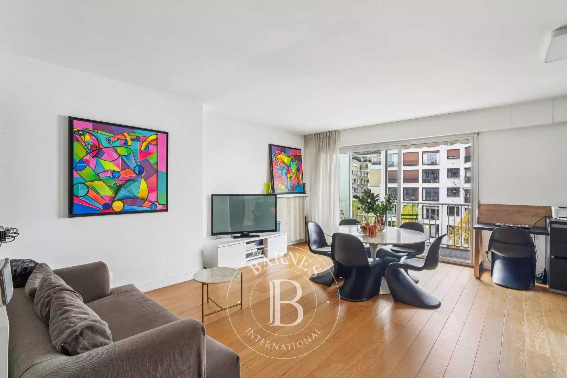 Paris  - Appartement 4 Pi&egrave;ces 2 Chambres