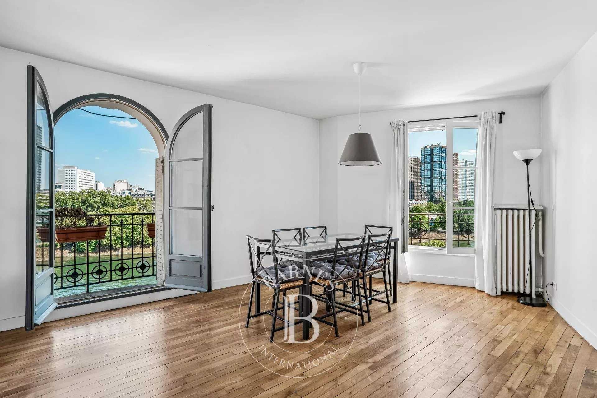 Paris  - Appartement 3 Pi&egrave;ces 2 Chambres
