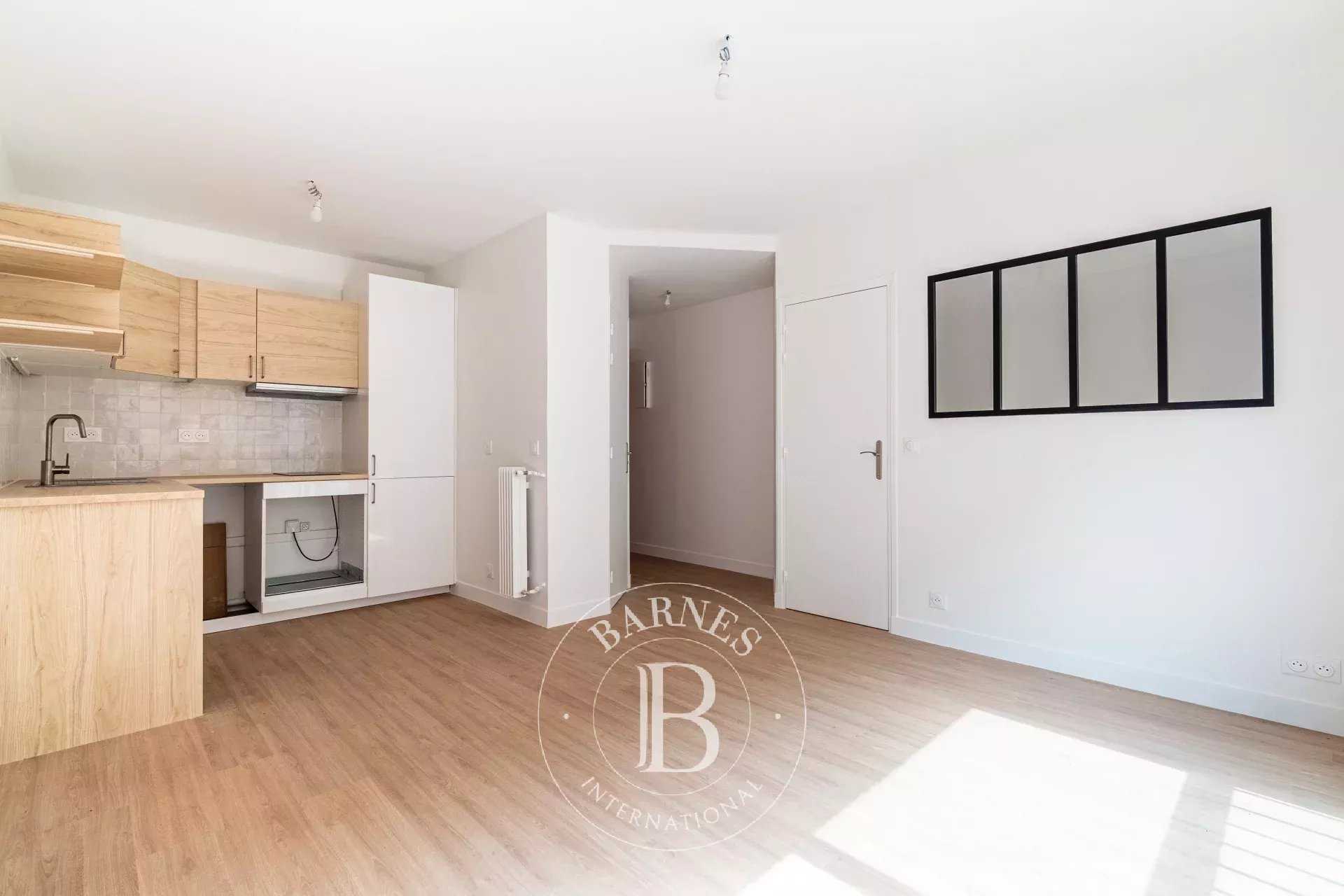Paris  - Appartement 2 Pièces, 1 Chambre
