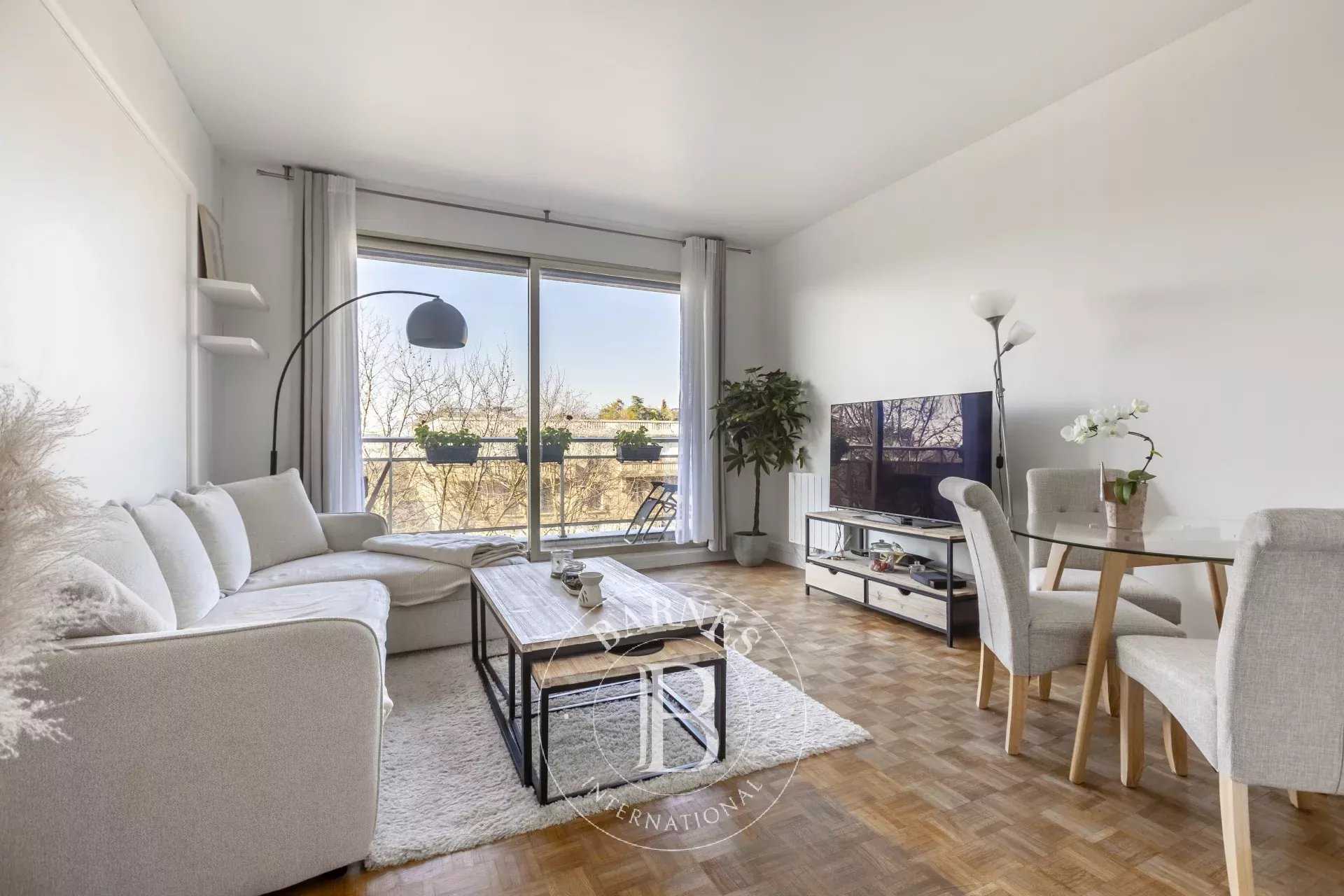 Appartement Paris 75016  -  ref 85624432 (picture 1)