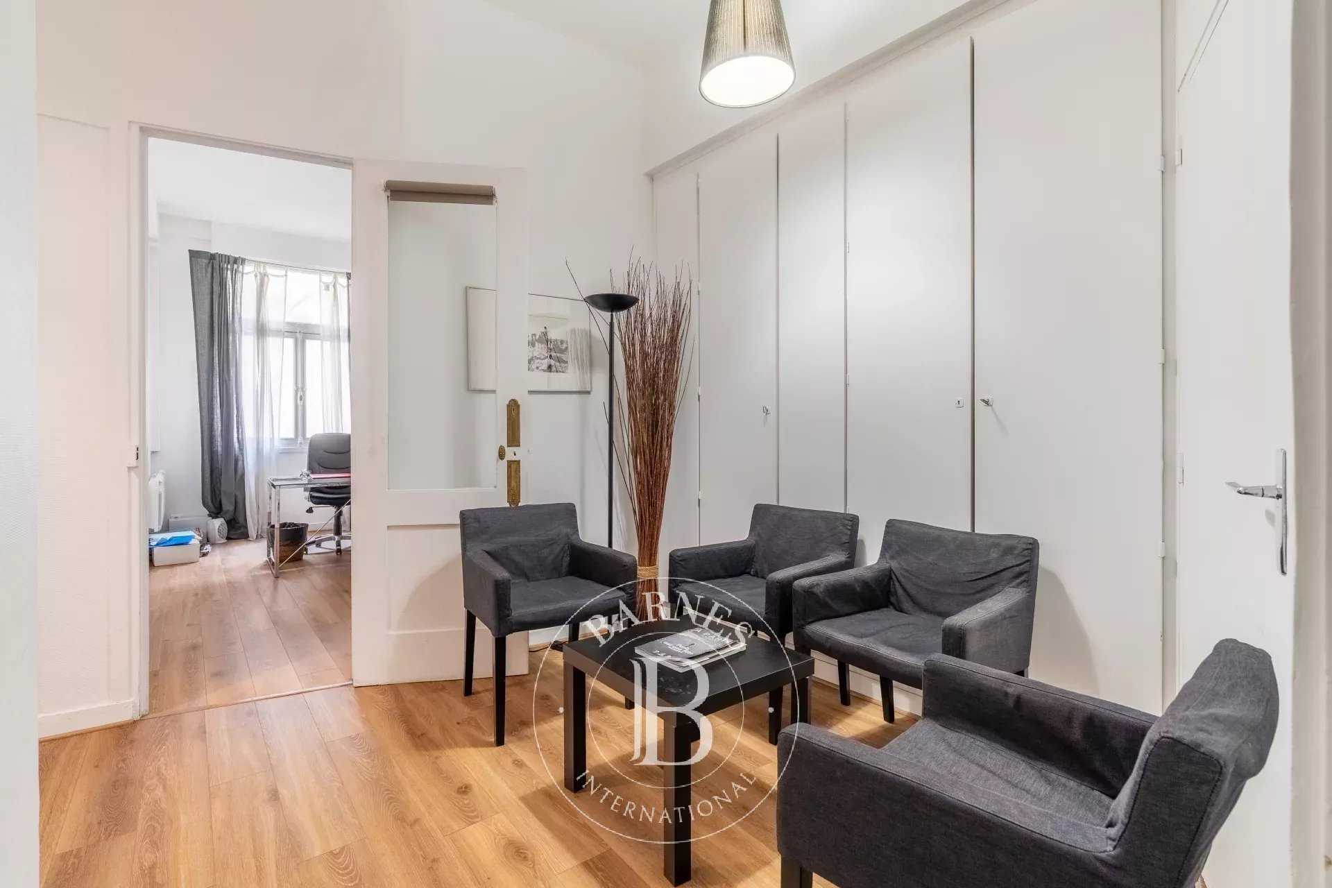 Apartment Paris 75016  -  ref 85796427 (picture 1)