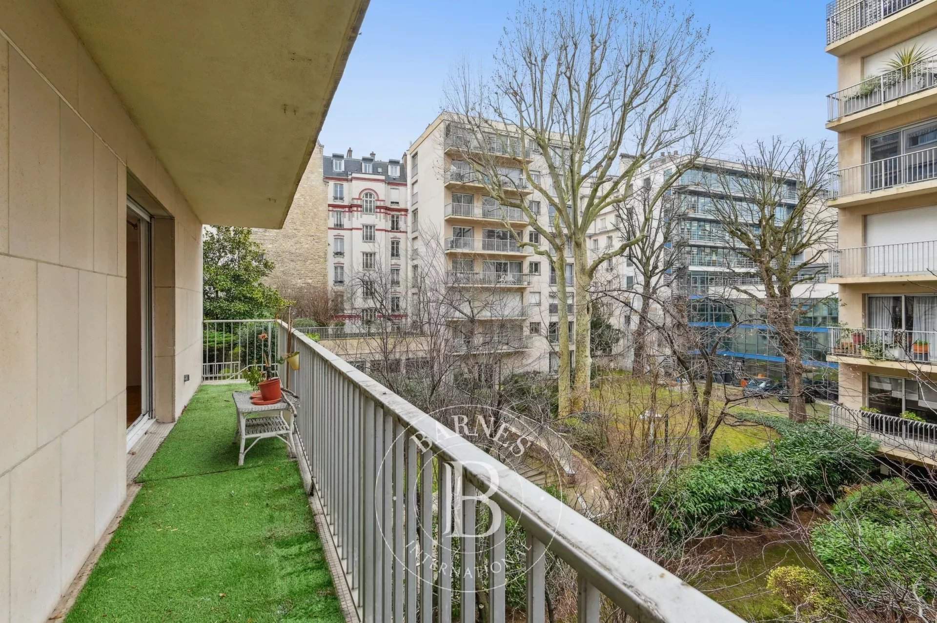 Paris  - Appartement 3 Pi&egrave;ces 2 Chambres - picture 2