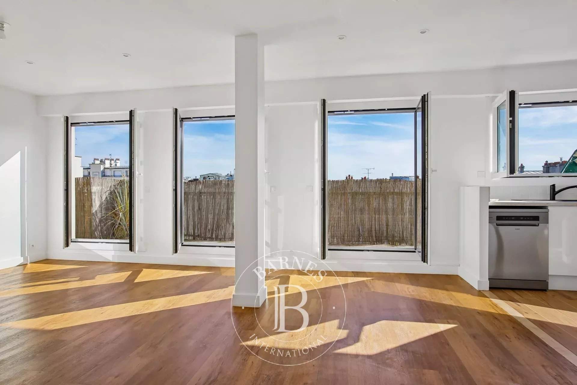 Paris  - Appartement 3 Pi&egrave;ces 2 Chambres - picture 2