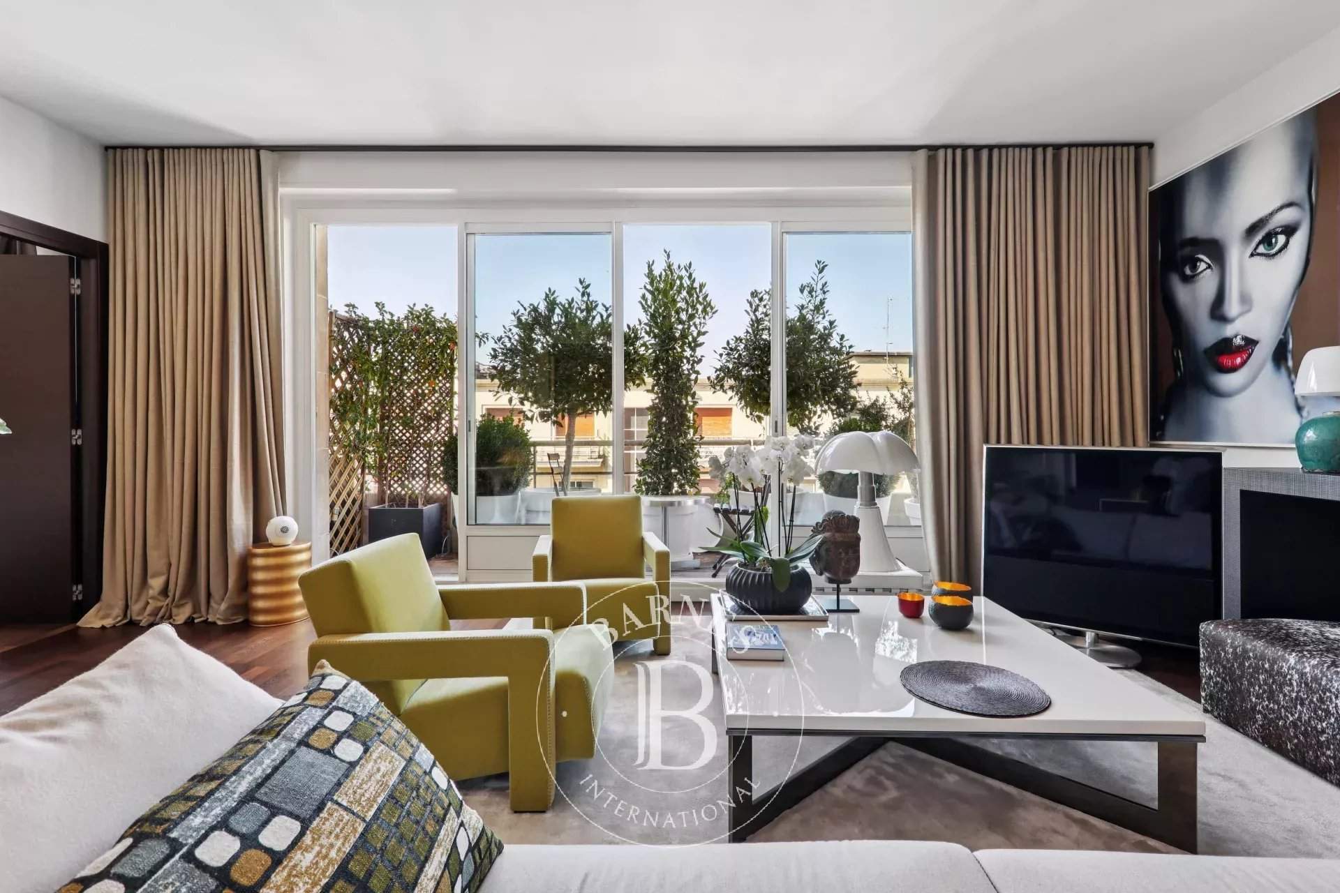 Paris  - Appartement 3 Pi&egrave;ces 2 Chambres - picture 1