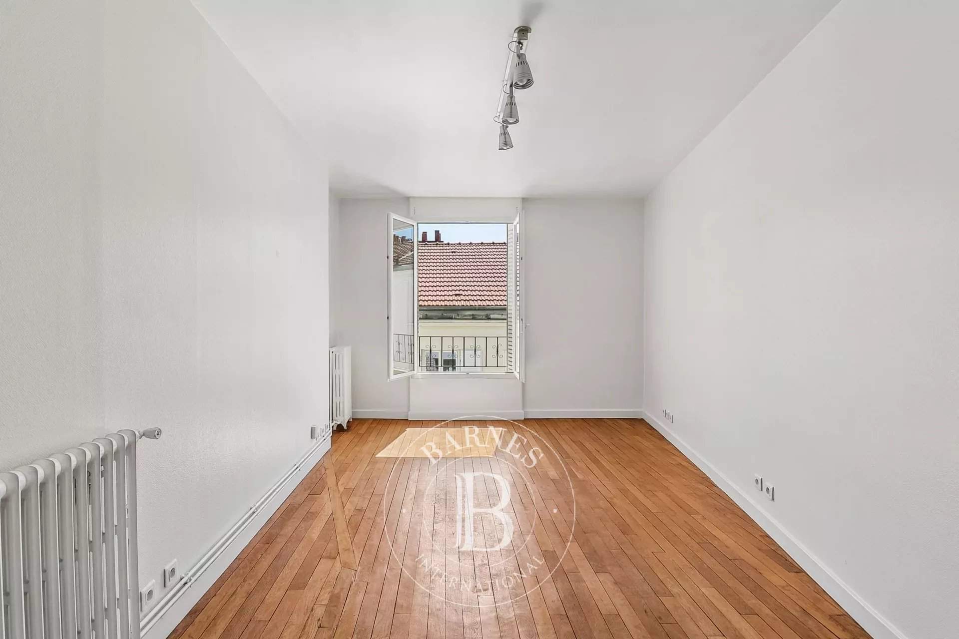 Paris  - Appartement 2 Pi&egrave;ces, 1 Chambre - picture 2