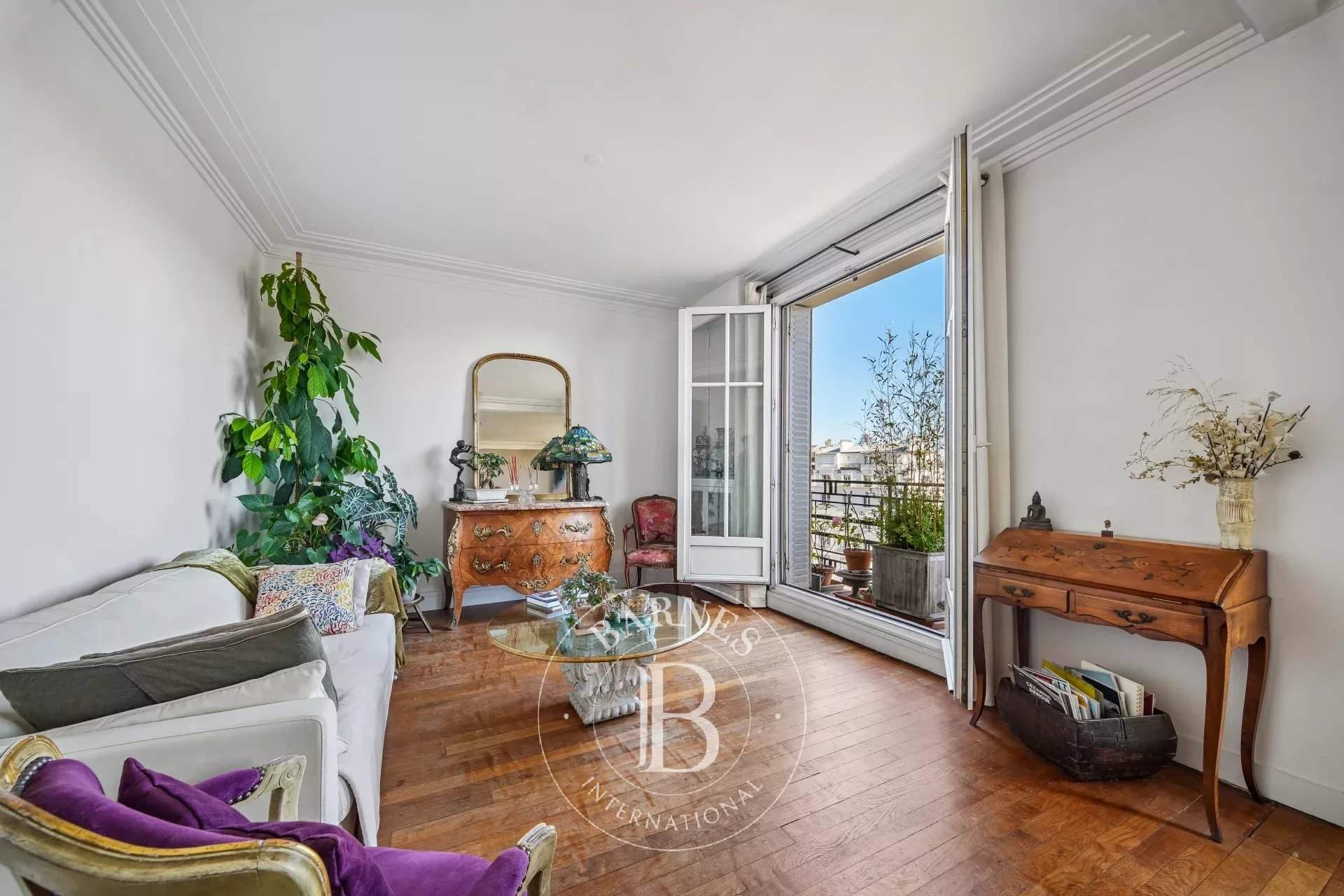 Paris  - Appartement 3 Pi&egrave;ces 2 Chambres - picture 2