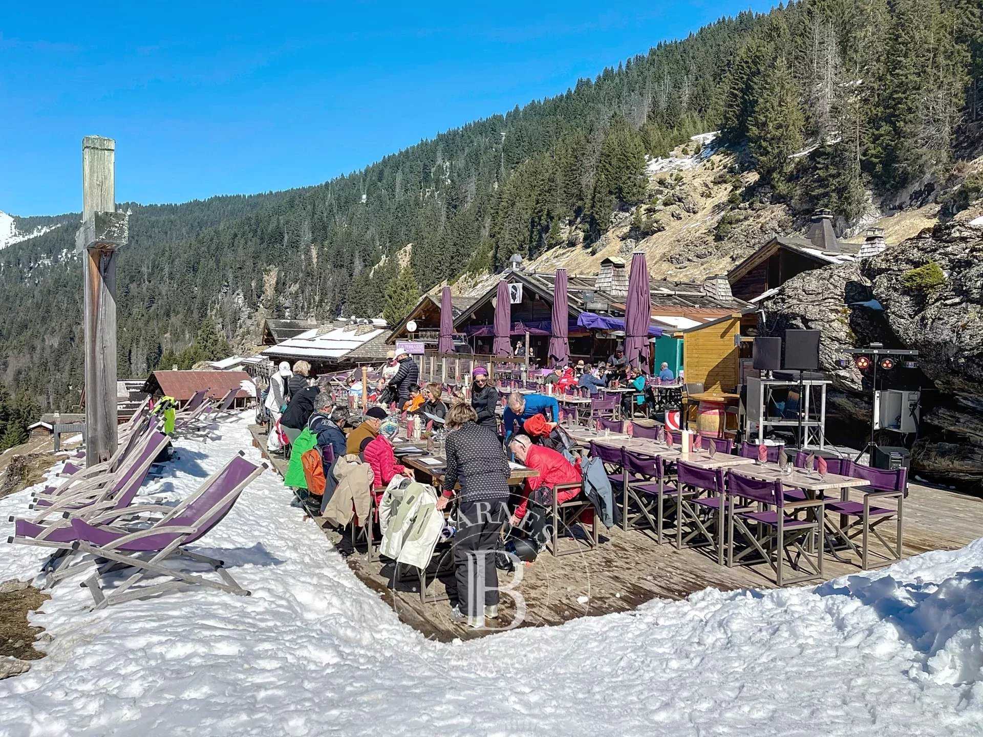 Montriond  - Commerce 5 Pièces