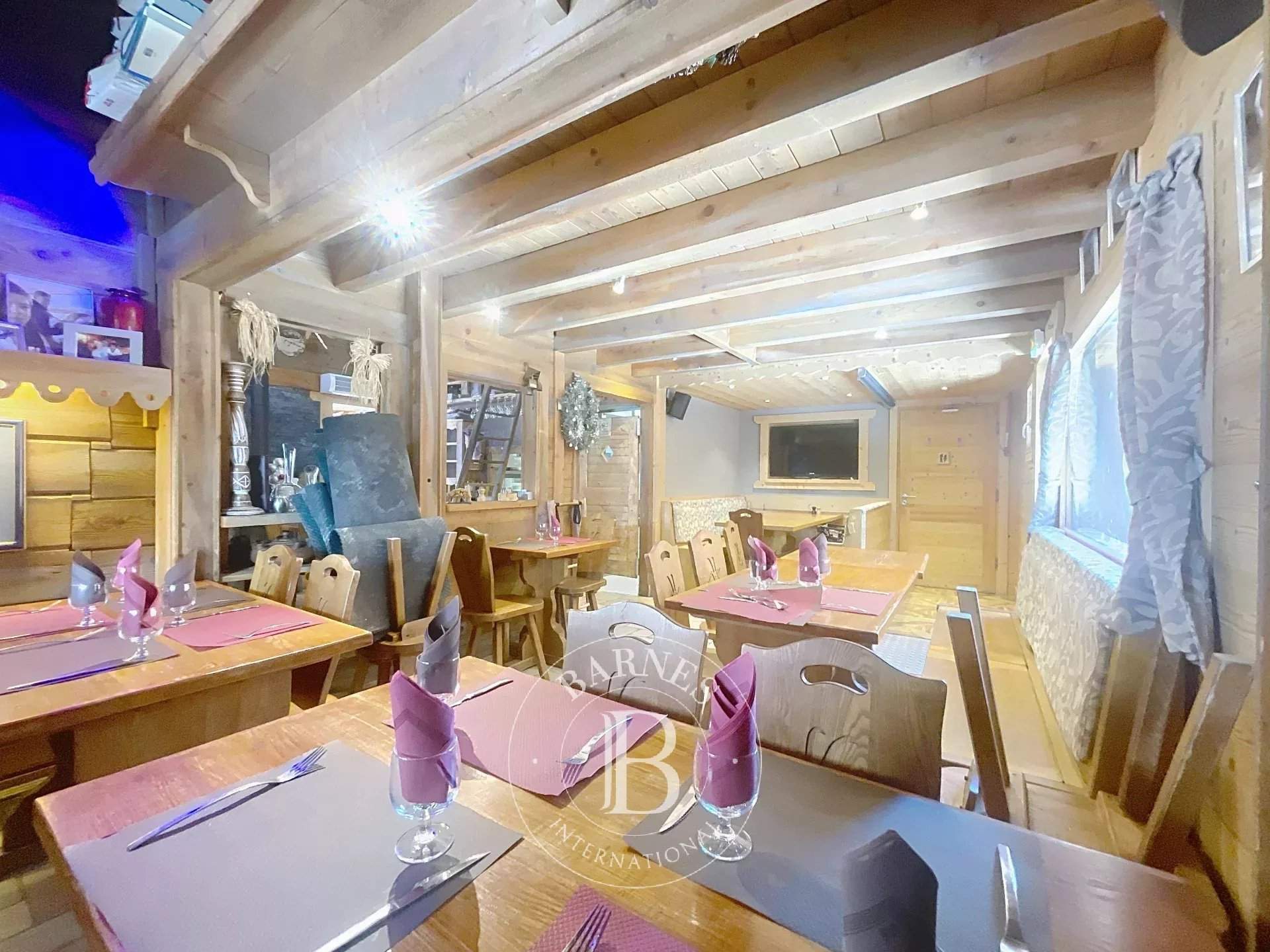 Montriond  - Commerce 5 Pièces - picture 9