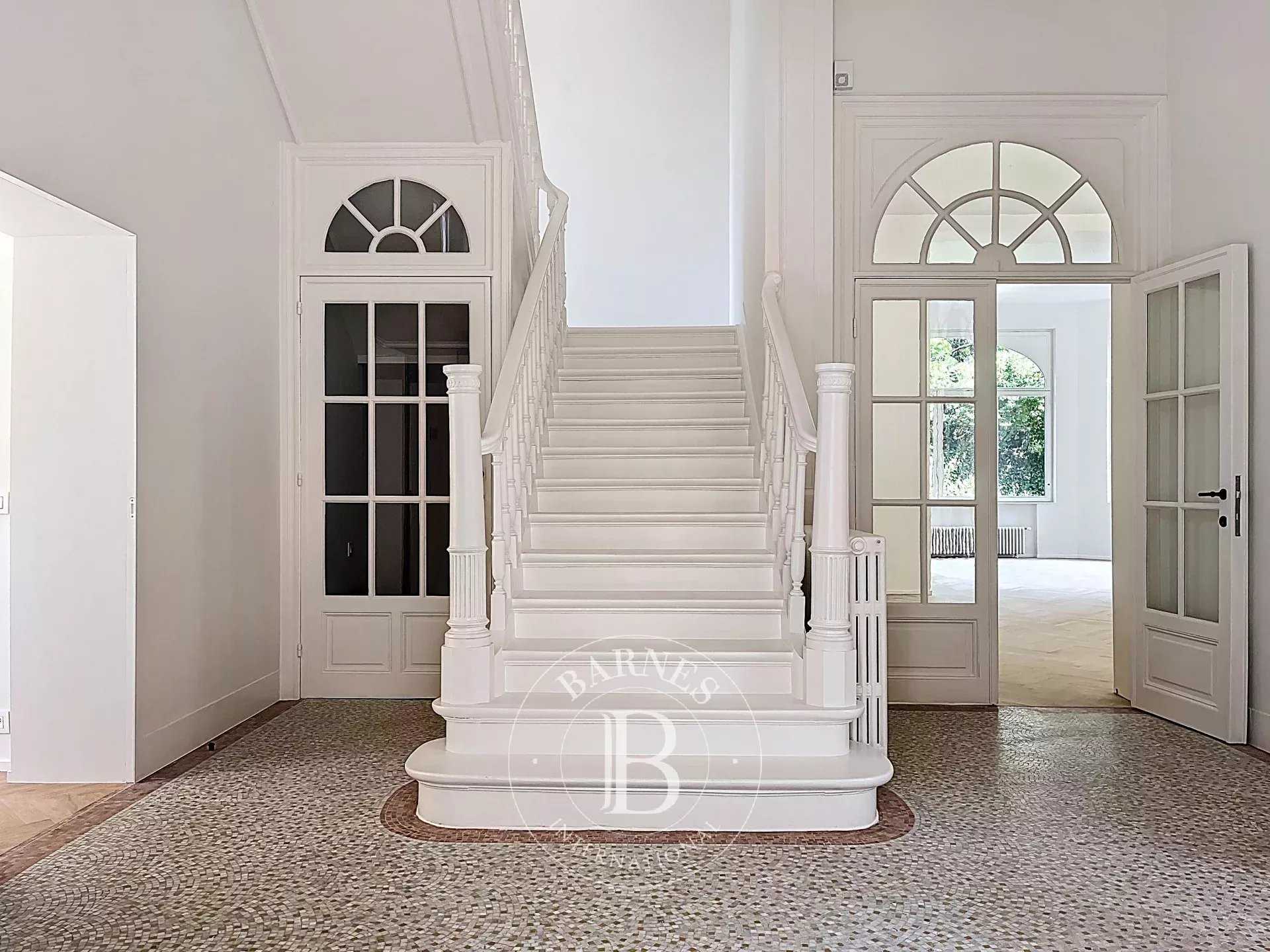 Uccle  - Maison 19 Pièces 5 Chambres