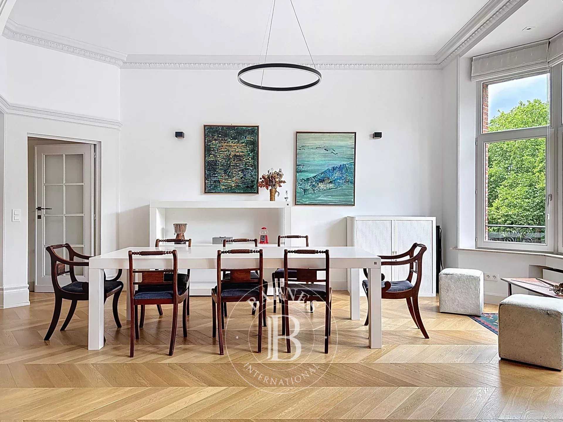 Bruxelles  - Appartement 10 Pièces 2 Chambres