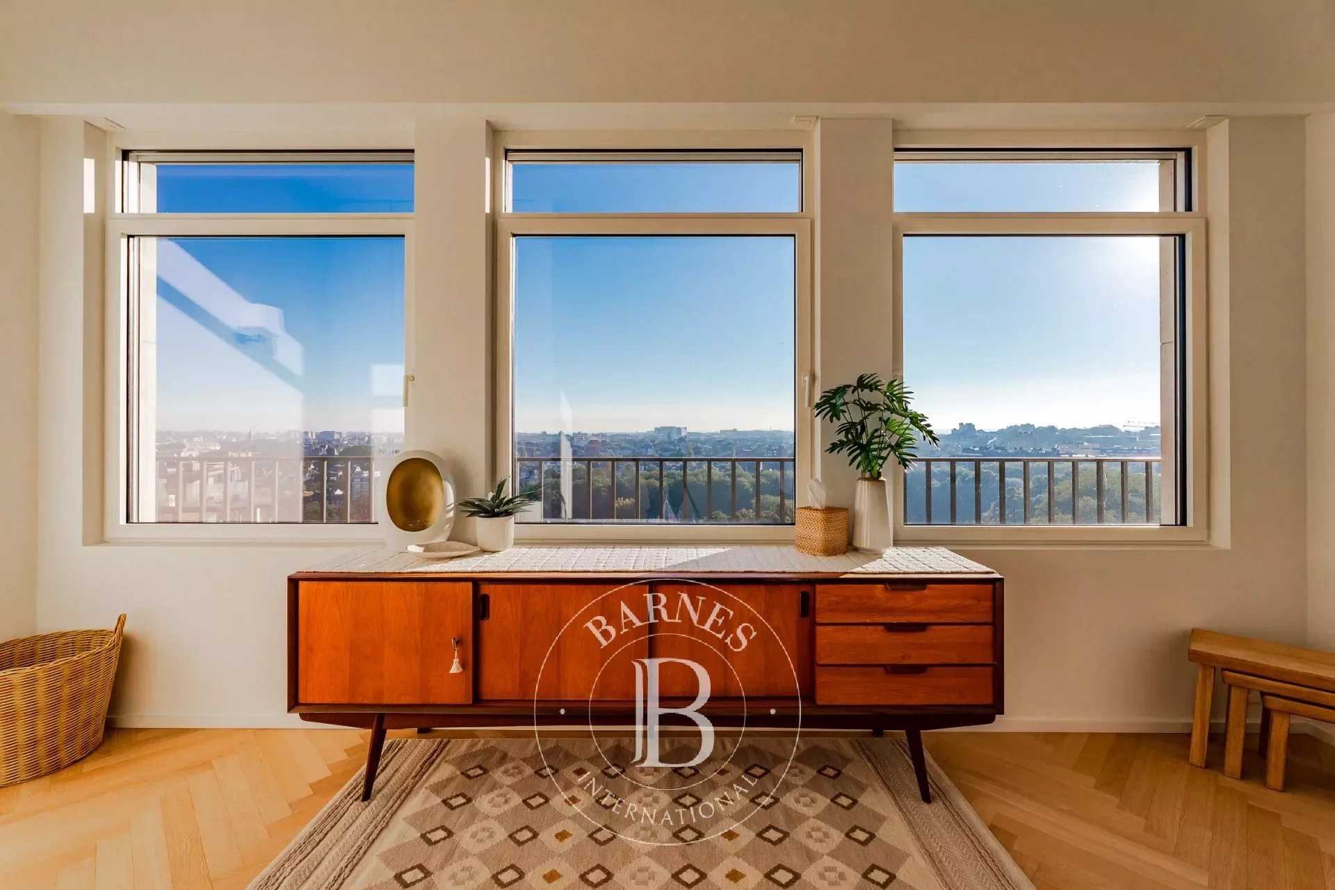 Apartment to rent 3 Bedrooms 3100 sq ft Bruxelles € 7,400