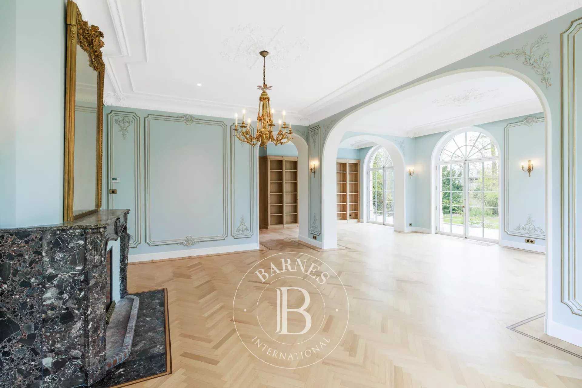 Uccle  - Maison 19 Pi&egrave;ces 7 Chambres