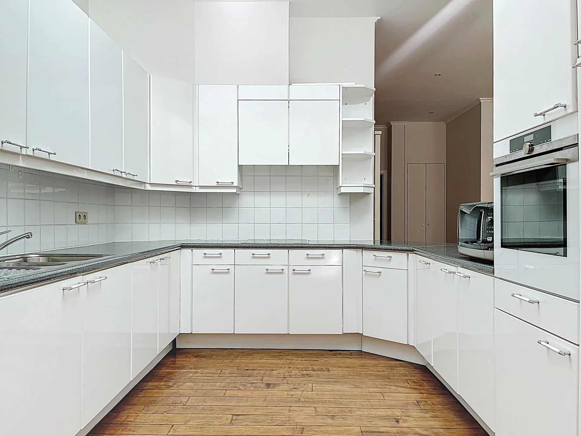 Bruxelles  - Appartement 5 Pi&egrave;ces 2 Chambres