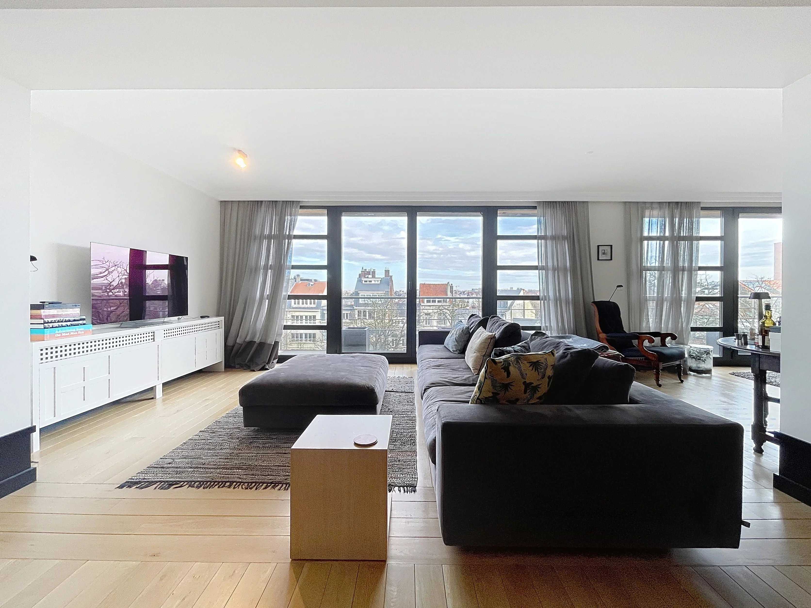 Bruxelles  - Appartement 8 Pi&egrave;ces 3 Chambres